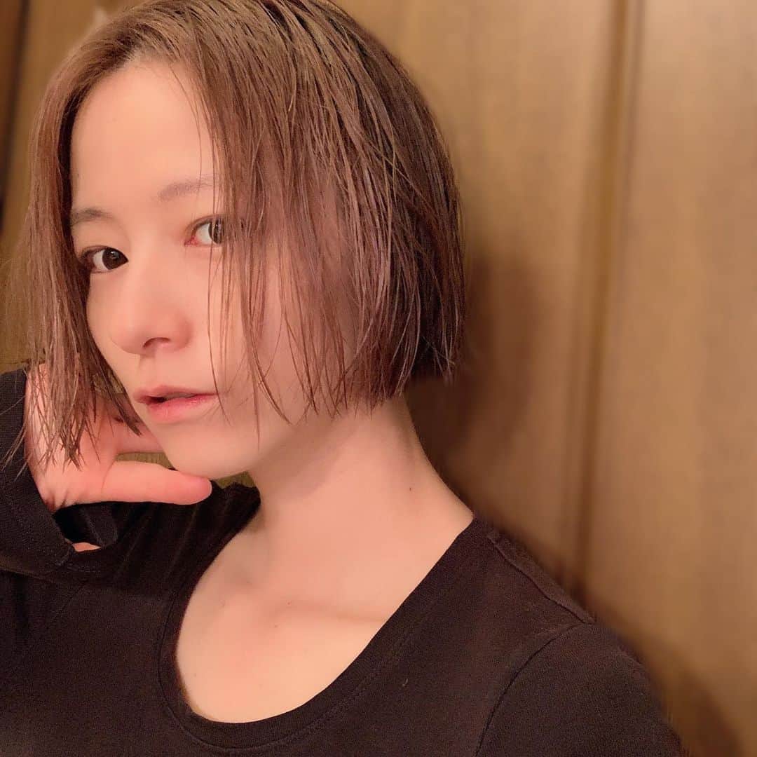 のインスタグラム：「ㅤㅤㅤㅤㅤㅤㅤㅤㅤㅤㅤㅤㅤ 私が女性として生まれたことは紛れもない事実なのだけど でも生きていく上での感覚として 自分の性別に重きを置いてはいないんだなぁ😋 さくを🌸 ㅤㅤㅤㅤㅤㅤㅤㅤㅤㅤㅤㅤㅤ #宮島咲良 #ミヤジマン #ぼっち戦隊ミヤジマン」
