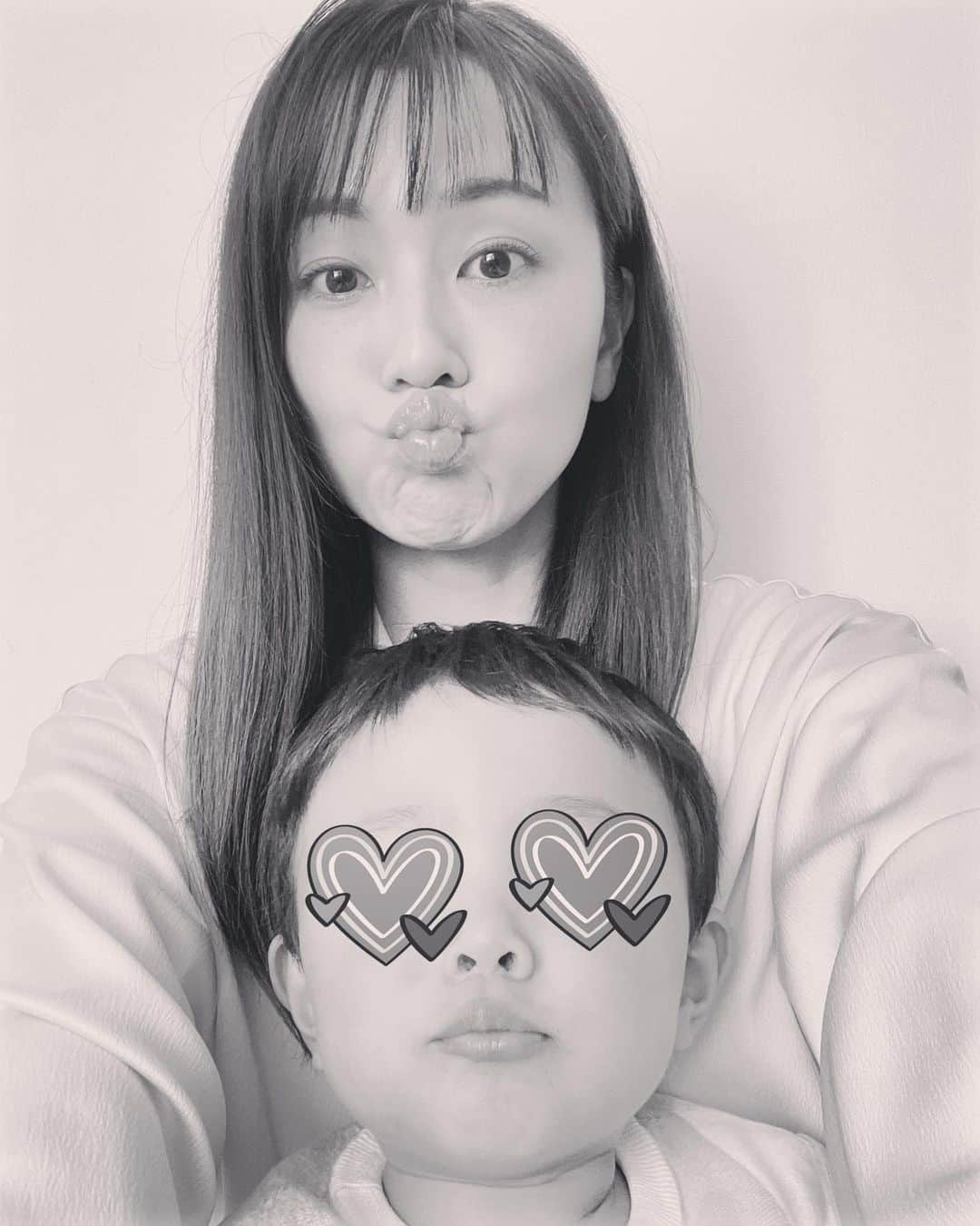 本田朋子さんのインスタグラム写真 - (本田朋子Instagram)「PAUL&JOEのファンデーションプライマーがつけ心地抜群♡ 伸びが良くて、ファンデーションのノリもUPしたような！ そして、早くも日焼けした息子。 私もそろそろ日焼け対策しっかりとらなきゃかなぁ🤔 まだ4月ですが油断大敵ですね☀️  #コスメ #paulandjoe  #ベースメイク #ファンデーションプライマー #モイスチュアライジング #今度は #プロテクティングファンデーションプライマー  #SPF強めの下地に変えてみよう」4月4日 16時17分 - tomoko_honda_official_phonics