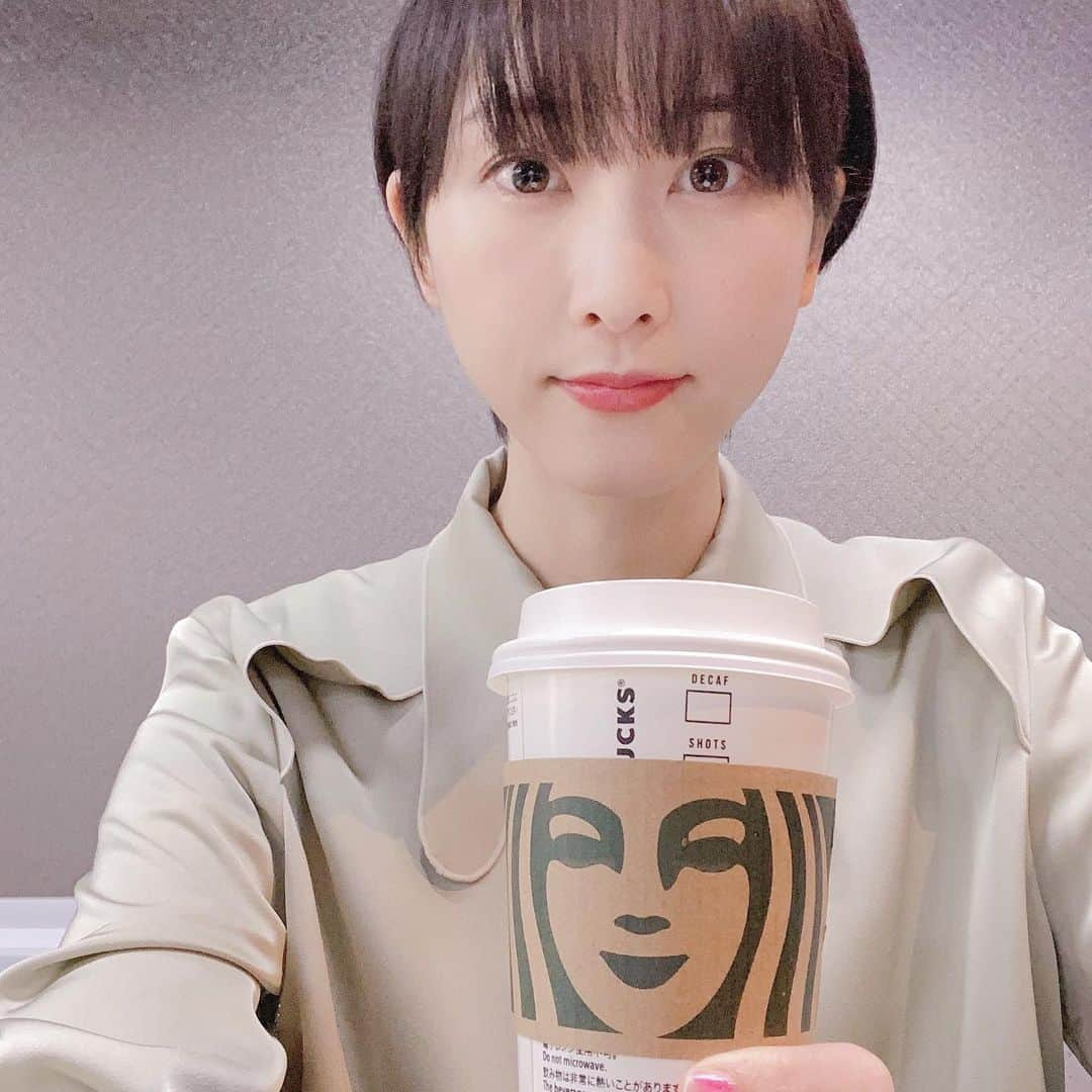 松井玲奈さんのインスタグラム写真 - (松井玲奈Instagram)「最近はホワイトモカばかり飲んでいます。 うまー。 FC配信ありがとうございました！！」4月4日 17時20分 - renamatui27