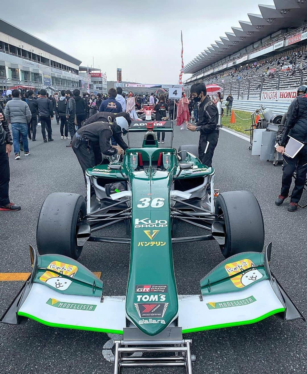 木村理恵さんのインスタグラム写真 - (木村理恵Instagram)「SUPER FORMULA 決勝‼️🔥 お疲れ様でした🙇‍♀️💓 ・ ・ 本日の結果は 36号車11位、37号車7位でした🙏 応援ありがとうございました💚 ・ これからも Kuo VANTELIN Team TOM'Sの応援宜しくお願いします🔥🙏 ・ ・ #superformula #sformula #sf#vantelin#kowa#rq#costume#circuit #スーパーフォーミュラ#バンテリン#バンテリンレースクイーン#レースクイーン」4月4日 17時38分 - rierienari1229