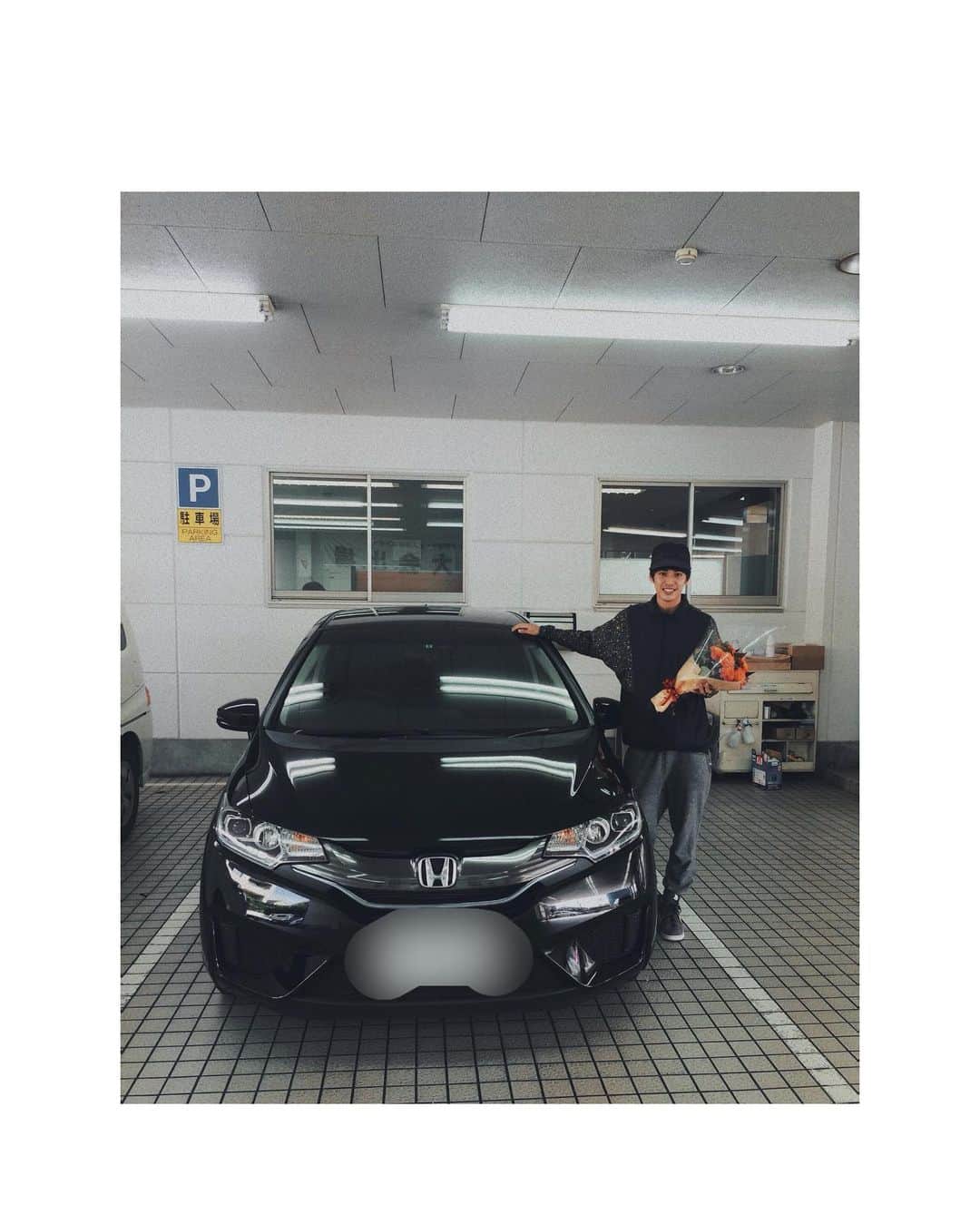 のインスタグラム：「HondaMagazine 2021 Spring vol.38 「俳優 大野拓朗がHonda eを体験！」 が発行されましたー！ 最後の冊子版です。  創刊から14年。次号からデジタル版に変わります。 これからも、僕もまた出させていただけると思うので、これを機にぜひ登録しておいてくださいー😆 ホンダオーナーじゃなくても、誰でも無料で購読出来ますので！  ちなみに写真は、愛車フィットちゃんとの初対面！！！もう7年近く一緒にいるわ。実家の初代フィットちゃんとの歴史も合わせるとすごい年数だ。  デジタル版HondaMagazine 登録はこちらから https://www.honda.co.jp/magazine/」