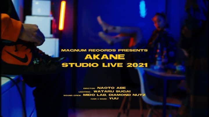 のインスタグラム：「Magnum Reoords Presents﻿ AKANE  Studio Live 2021﻿  OUT NOW 🪥🧪🩹 ﻿ wiz / @rudebwoyface045 ,﻿ @uchikonyanta  @maimaiomj (Hydropolis) , ﻿and @queeeeen_d ﻿ ﻿ Director : @naotoabe_ncas  Lighting : @sugai_ncas  Sound Crew : @mido_jp , @diamondnutz ﻿ Hair & Make : @yuu_sioh  ﻿  Click Click the link in Bio 🔓」