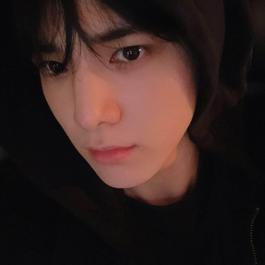 ヨンフンさんのインスタグラム写真 - (ヨンフンInstagram)「(영훈) 더비 3살 나도 3살 우리는 아직 어려 😋🥰 #THEBOYZ #더보이즈 #YOUNGHOON #영훈」4月4日 18時20分 - younghoon.theboyz