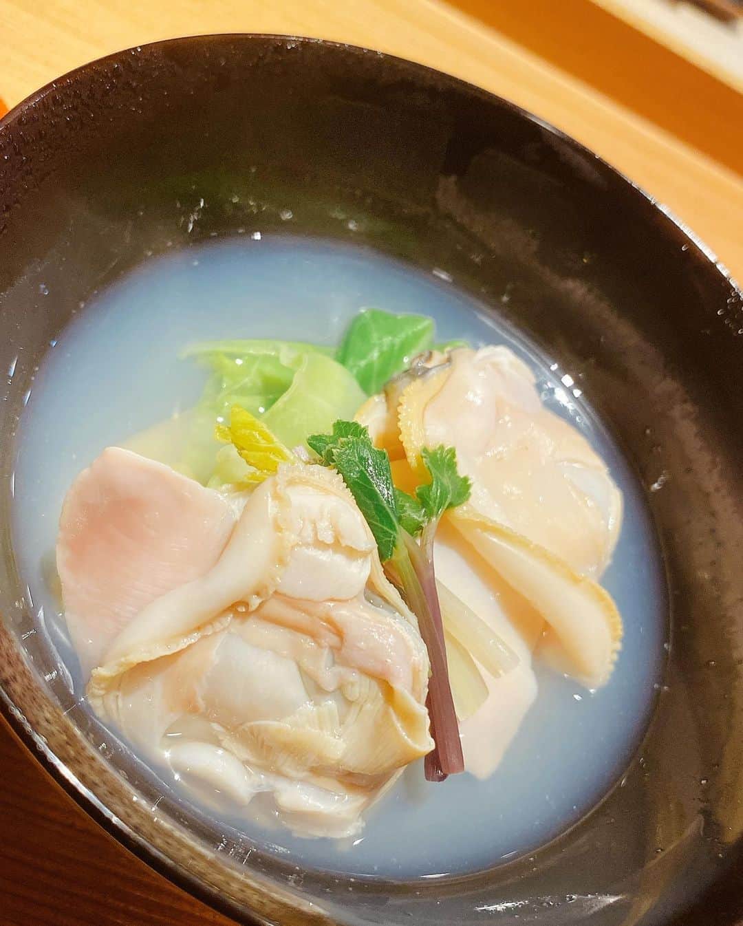 メイサさんのインスタグラム写真 - (メイサInstagram)「先日、和食の名店くろぎさんに初めてお邪魔しました🧏🏼‍♀️ 素材へのこだわりが凄くて、 調理法も工夫されていて全部美味しかったなあ🥺✨ 私のような食いしん坊にはたまらない 3種類の締めご飯も最高でした❣️  @emiriawiz_official  さんのワンピースを着ていったよ👗  一枚目写真の場所は西麻布に新しくできた OkSanってバーです🎤 内装めちゃ綺麗でよかった✨  #emiriawiz #エミリアウィズ#ワンピース#ootd#グルメ好きな人と繋がりたい #くろぎ#和食#ぐるじょ#食いしん坊女子 #ノンアルキャバ嬢#銀座#六本木#中洲#ススキノ#北新地#ミナミ#歌舞伎町#メゾンドボーテ#本当に売れてて可愛いキャバ嬢はメゾンドボーテ #メイサ#ハーフ#셀카#셀카그램 #셀카놀이#셀카타임#攝影#旅遊攝影」4月4日 18時44分 - meisa_0728