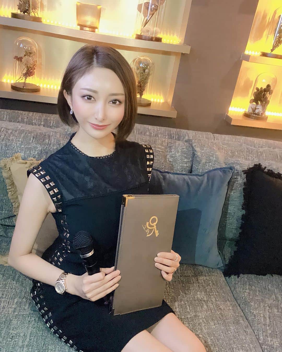 メイサさんのインスタグラム写真 - (メイサInstagram)「先日、和食の名店くろぎさんに初めてお邪魔しました🧏🏼‍♀️ 素材へのこだわりが凄くて、 調理法も工夫されていて全部美味しかったなあ🥺✨ 私のような食いしん坊にはたまらない 3種類の締めご飯も最高でした❣️  @emiriawiz_official  さんのワンピースを着ていったよ👗  一枚目写真の場所は西麻布に新しくできた OkSanってバーです🎤 内装めちゃ綺麗でよかった✨  #emiriawiz #エミリアウィズ#ワンピース#ootd#グルメ好きな人と繋がりたい #くろぎ#和食#ぐるじょ#食いしん坊女子 #ノンアルキャバ嬢#銀座#六本木#中洲#ススキノ#北新地#ミナミ#歌舞伎町#メゾンドボーテ#本当に売れてて可愛いキャバ嬢はメゾンドボーテ #メイサ#ハーフ#셀카#셀카그램 #셀카놀이#셀카타임#攝影#旅遊攝影」4月4日 18時44分 - meisa_0728