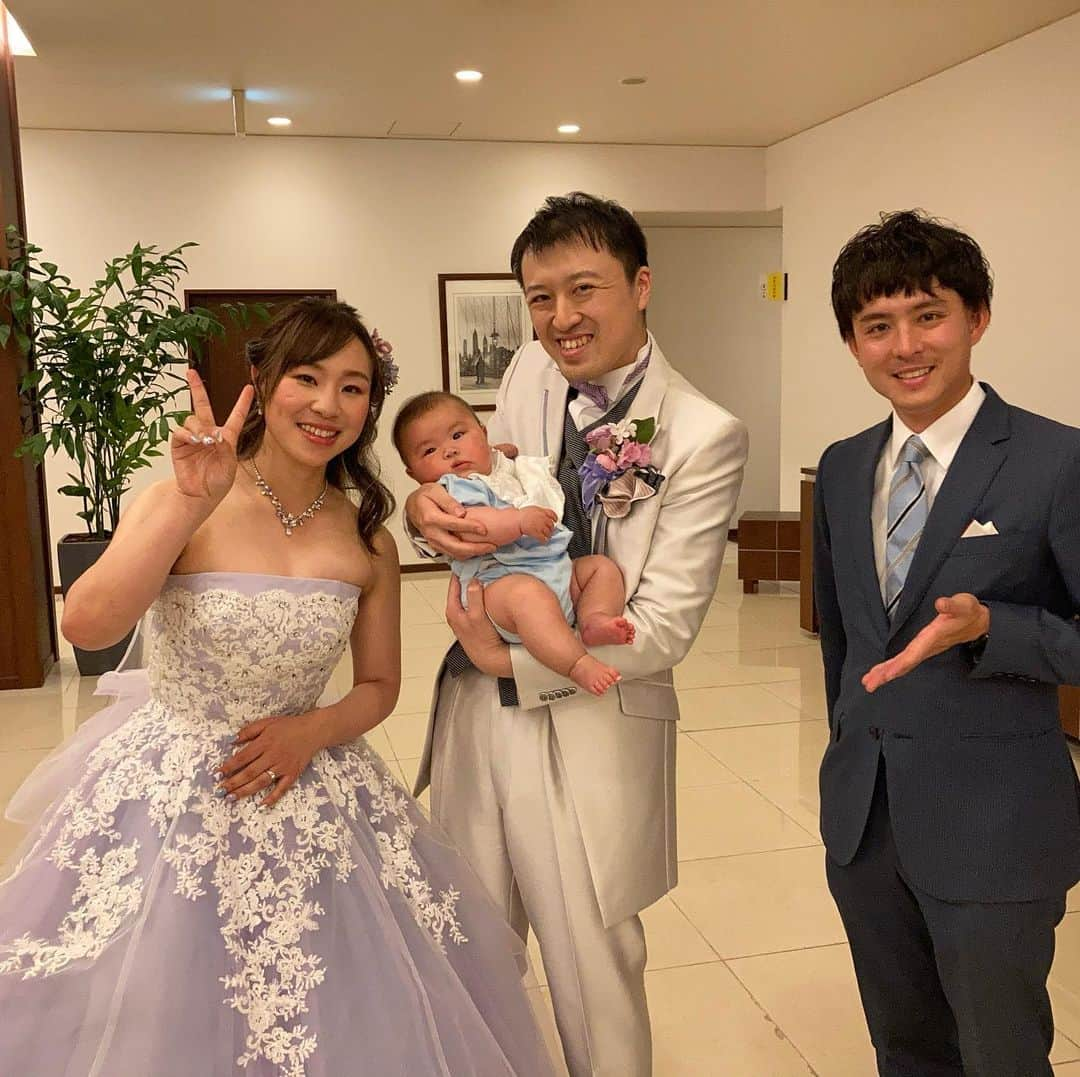 江間丈のインスタグラム：「#司会 とってもとっても素敵な式でした✨ 徳島の知人の結婚式の司会を任され 徳島戻っていました😊 どうすれば良くなるか 前夜まで新郎新婦と相談して 迎えた本番でした✨ 人の為に力になれるって すごく嬉しさと充実感があると 改めて感じさせて頂きました。 ご結婚おめでとうございます㊗️  コロナが収まらない状態が 続いていますが 何か出来ることがあれば ご連絡下さい✨  ※2枚目は会場でご一緒した釣り好きのお兄さん。笑（知り合いです）  #結婚式 #徳島 #ブランアンジュ #ブライダル #フリーアナウンサー #大阪 #アナウンサー #江間丈 #お仕事募集中」