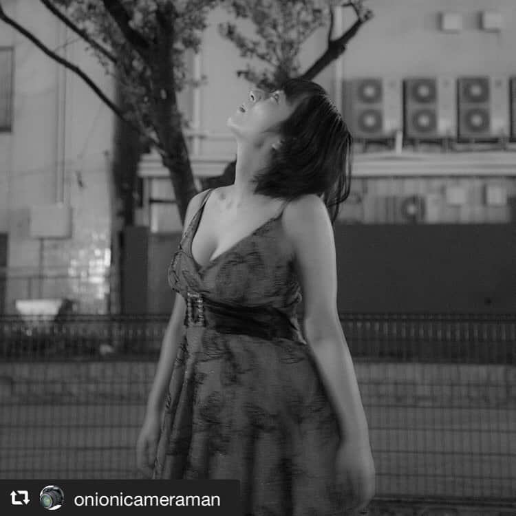 しじみさんのインスタグラム写真 - (しじみInstagram)「#repost @onionicameraman via @PhotoAroundApp  Model ：しじみ 様  #被写体募集 #モデル募集 #作品撮り #ポートレート #写真 #オールドレンズ #MF #model #photo #photography #portrait  #しじみ #女優 #女優しじみ #モノクロ #白黒作品 #撮影依頼受付中 #2021年撮影作品 #ある日の女優」4月4日 19時53分 - amcche