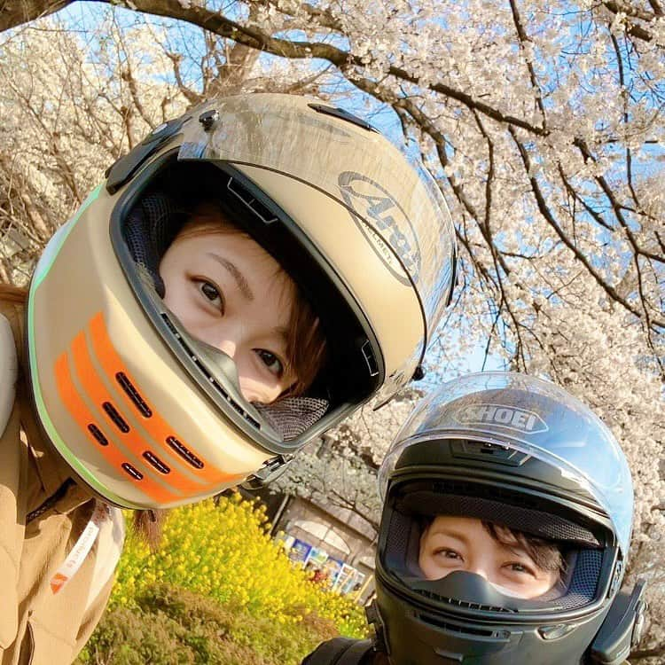 久野静香さんのインスタグラム写真 - (久野静香Instagram)「＊﻿ とある日…﻿ ささっと都内ツーリング🏍﻿ 少しの時間でしたが、﻿ 1人よりも2人のツーリングは楽しさ倍増✨﻿ もっと遠くまで行きたいな〜﻿ 休憩がてら長話したいな〜﻿ 早くこんな願いが叶う日を夢見てます☺️﻿ ﻿ #都内ツーリング　﻿ #滝菜月　アナ﻿ ﻿ ﻿ そして今日は！！！﻿ MotoGP第2戦ドーハGP決勝です！﻿ ◆ 4月4日(日) 22:45～4:00【日テレジータス】﻿ ◆ 4月5日(月) 24:30～25:30【BS日テレ】﻿ ﻿ #MotoGP」4月4日 20時03分 - shizuka_kuno