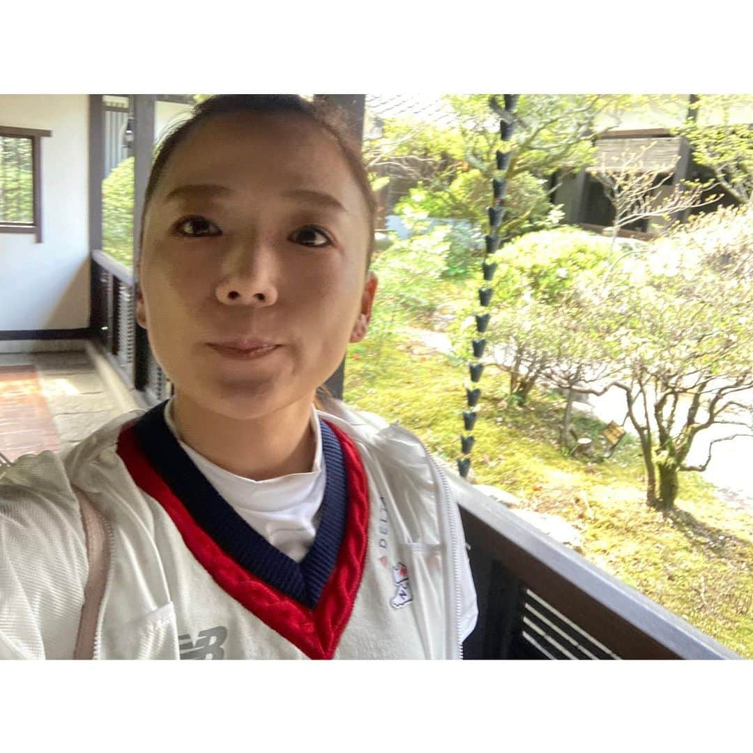 有村智恵さんのインスタグラム写真 - (有村智恵Instagram)「ヤマハレディースオープン葛城、とてもとても悔しい結果でした。 この大会に意気込んで調整して胸張って挑んだだけに、めちゃくちゃ心折られました。 だけど前向いてやることやるしかないので、また来週ベストを尽くせるように頑張ります！  今大会を支えて下さったヤマハの方々や関係者の皆様、そして本当に素敵な時間を過ごさせて頂いた葛城ゴルフ倶楽部、北の丸の皆様、本当にありがとうございました！！  #golf #golfer #golftournament #jlpga #lpga #hpjapan #inpres #newbalancegolf #yamaha #misawahome #kose #kowa #vantelin #Delta  #MIKUNI  #ゴルフ #女子ゴルフ #インプレス #ヤマハ #ニューバランスゴルフ #日本hp #コーセー #ミサワホーム #コーワ #バンテリン #デルタ #ミクニ」4月4日 19時58分 - chiearimura