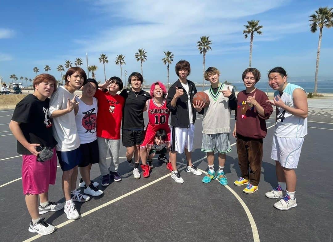 のインスタグラム：「この日のことは確実に走馬灯に出てきます。ありがとうございました。  もちろんスポーツしてる時と写真撮る時以外はマスクしてたよーん♪  #レイクレ #どば師匠 #どば #lazyliecrazy #youtube #youtuber #ユーチューブ #ユーチューバー #インスタ映え #映え #赤髪 #赤 #韓流 #韓流スター #塩顔 #塩顔男子 #instagram #instalike #instagood #ふぉろーみー #フォロー募集#はじめしゃちょー」
