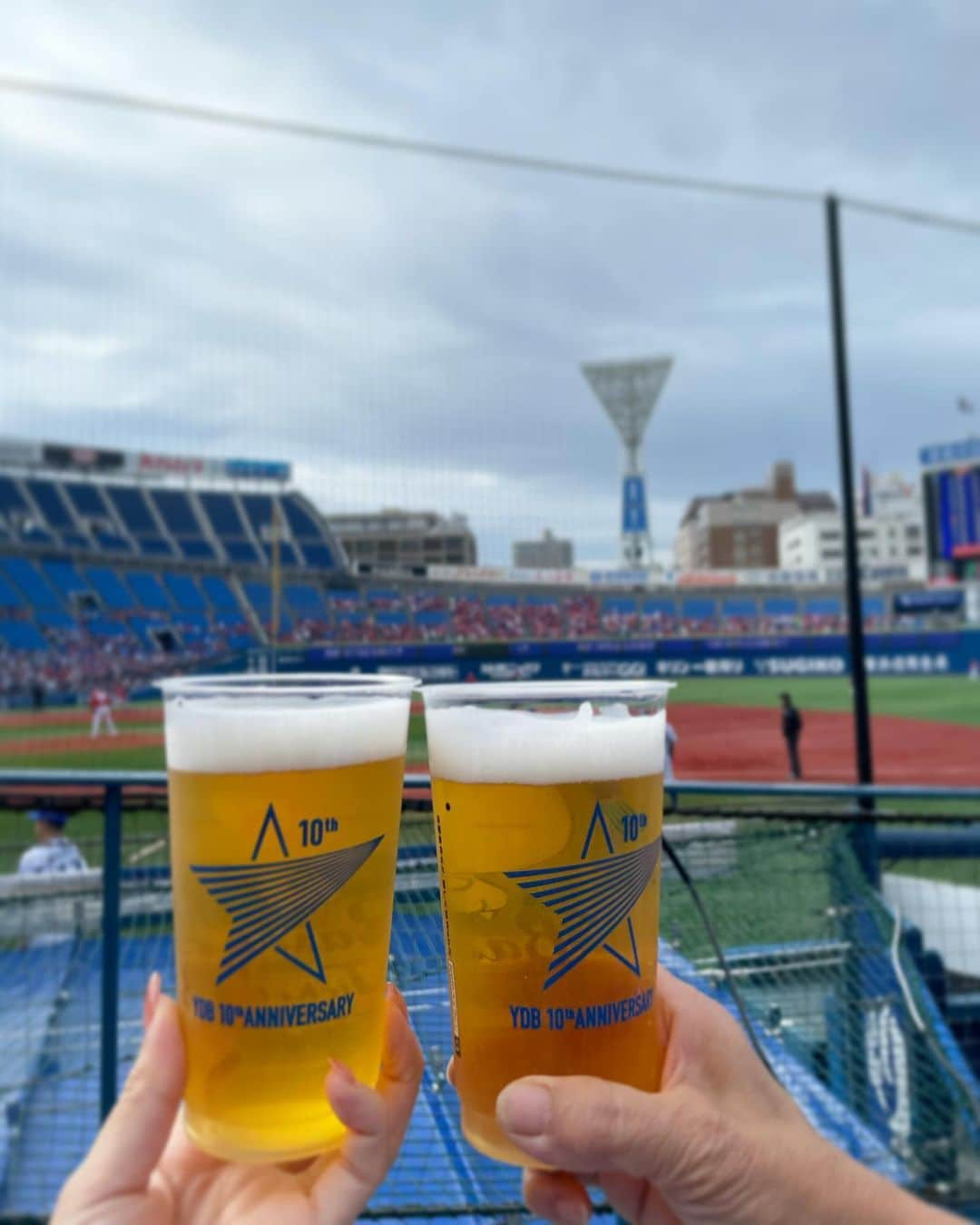 水越愛華さんのインスタグラム写真 - (水越愛華Instagram)「母と☺️🍺⚾︎ (父はぴっととお留守番🐶笑)  同期のビールも後輩ちゃんのビールも うまうまでした😍🥰  売り子さんみてると 売り子したくなるねえ🍻 (もう浜スタの階段駆け上がれる気しない、、、)」4月4日 20時56分 - iamemika21