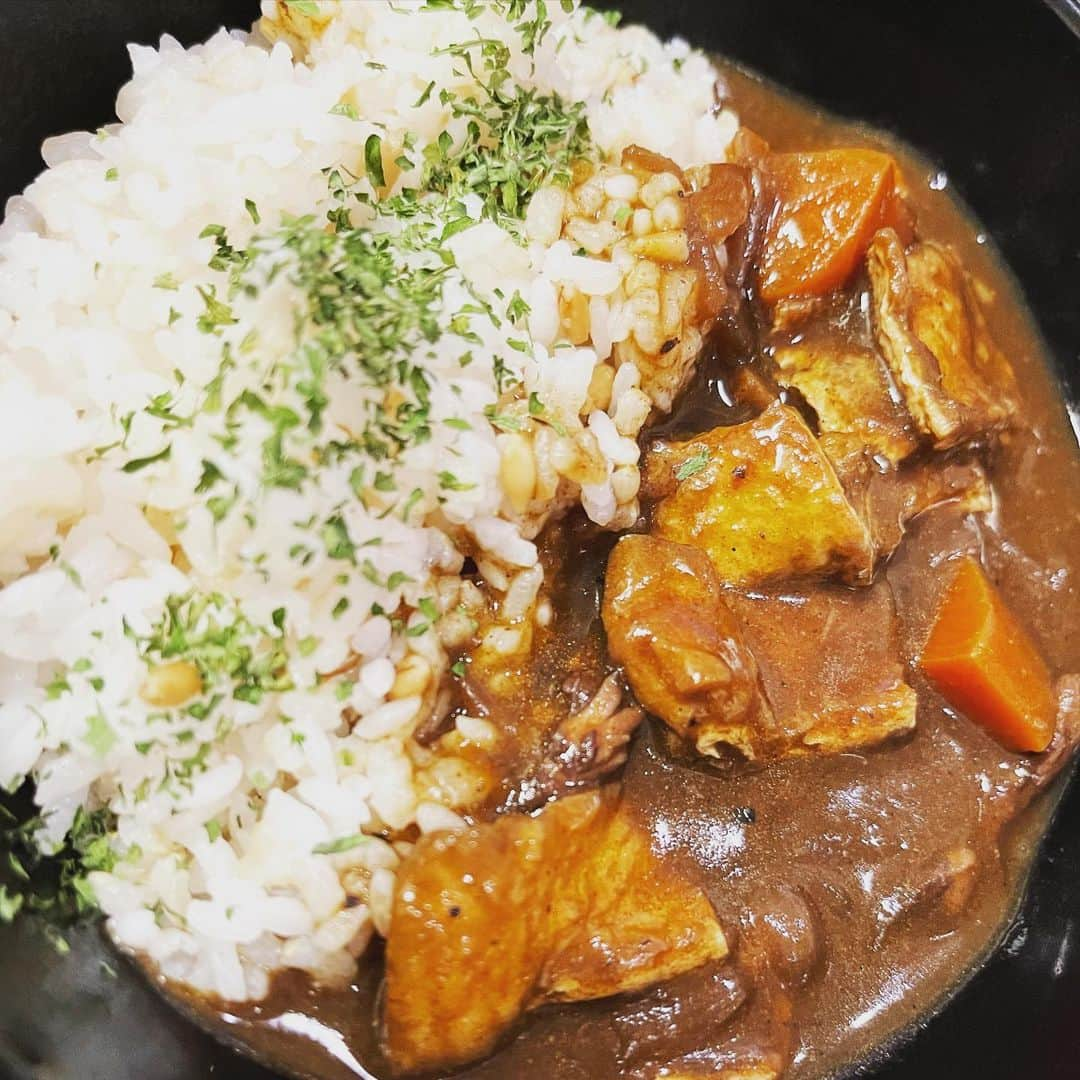 安元洋貴さんのインスタグラム写真 - (安元洋貴Instagram)「まぁカレーでも食おう。 #和風カレー #油揚げ入ってるよ #安元洋貴 #の飯」4月4日 20時48分 - __yasumoto__