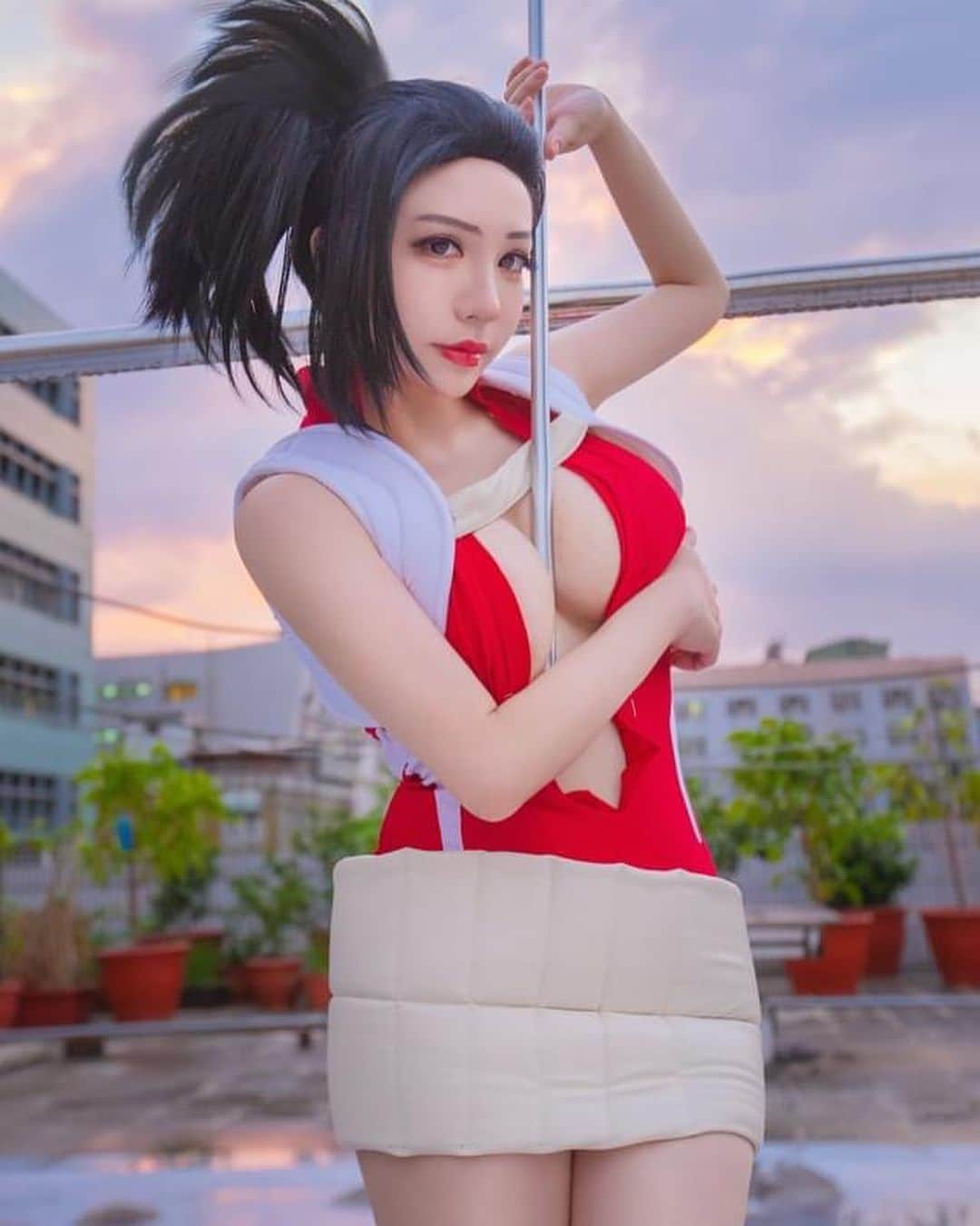 千尋のインスタグラム：「Which hero do you like？ 我的英雄學院第五季開播啦!!!!! 期待超級久!!!!!大家最喜歡千尋出哪個英雄呢?  #我的英雄學院 #僕のヒーローアカデミア #八百萬百 #MyHeroAcademia #myheroacademiacosplay #YaoyorozuMomo #yaoyorozumomocosplay」