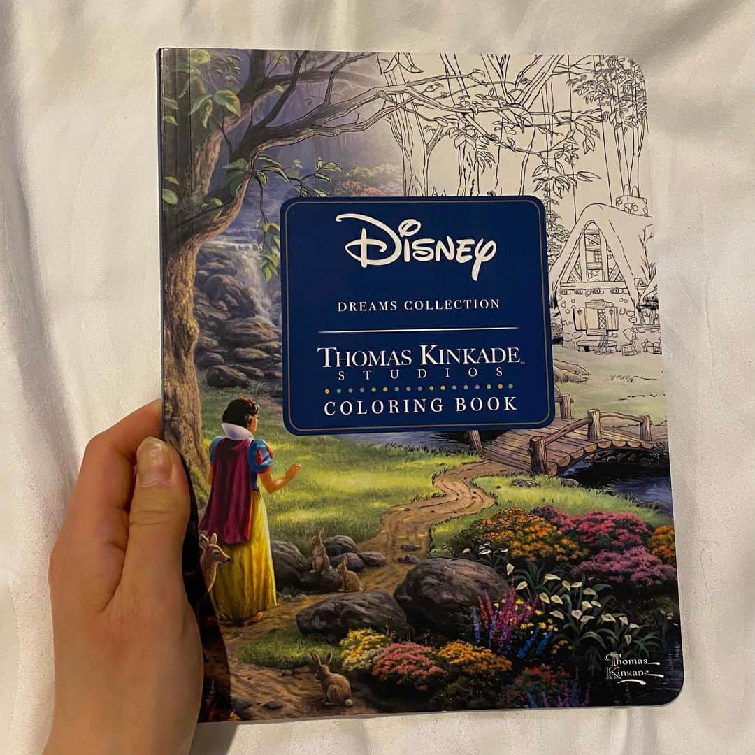 宮原智子さんのインスタグラム写真 - (宮原智子Instagram)「1st page🥰  Trying my new coloring book; Thomas Kinkade Studios “Disney Dreams Collection”  #thomaskinkade #disney #coloringbook #ディズニー #大人の塗り絵ディズニー #mickeyandminnie #ミッキーとミニー #sweetheartcover」4月4日 21時08分 - 55satoko