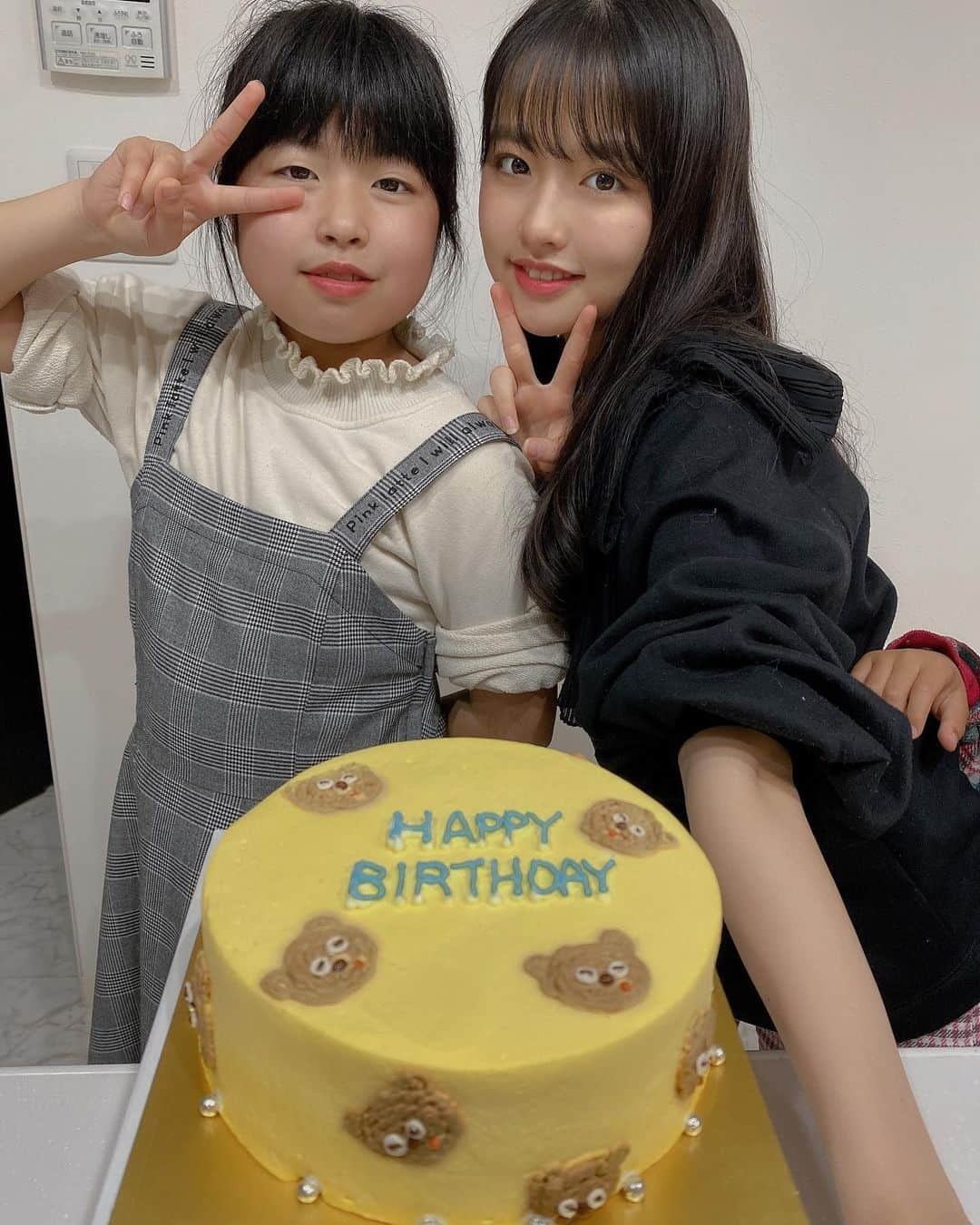 りりさんのインスタグラム写真 - (りりInstagram)「らんらん誕生日おめでとう🥰  本当は昨日だったけど本人不在だったから今日おめでとうした🤪🤪🤪❤️❤️❤️❤️❤️  #showroom #おりりroom #jmix #ジェイミックス #model #モデル #jc2 #りり」4月4日 21時21分 - riiiiiriiii0308