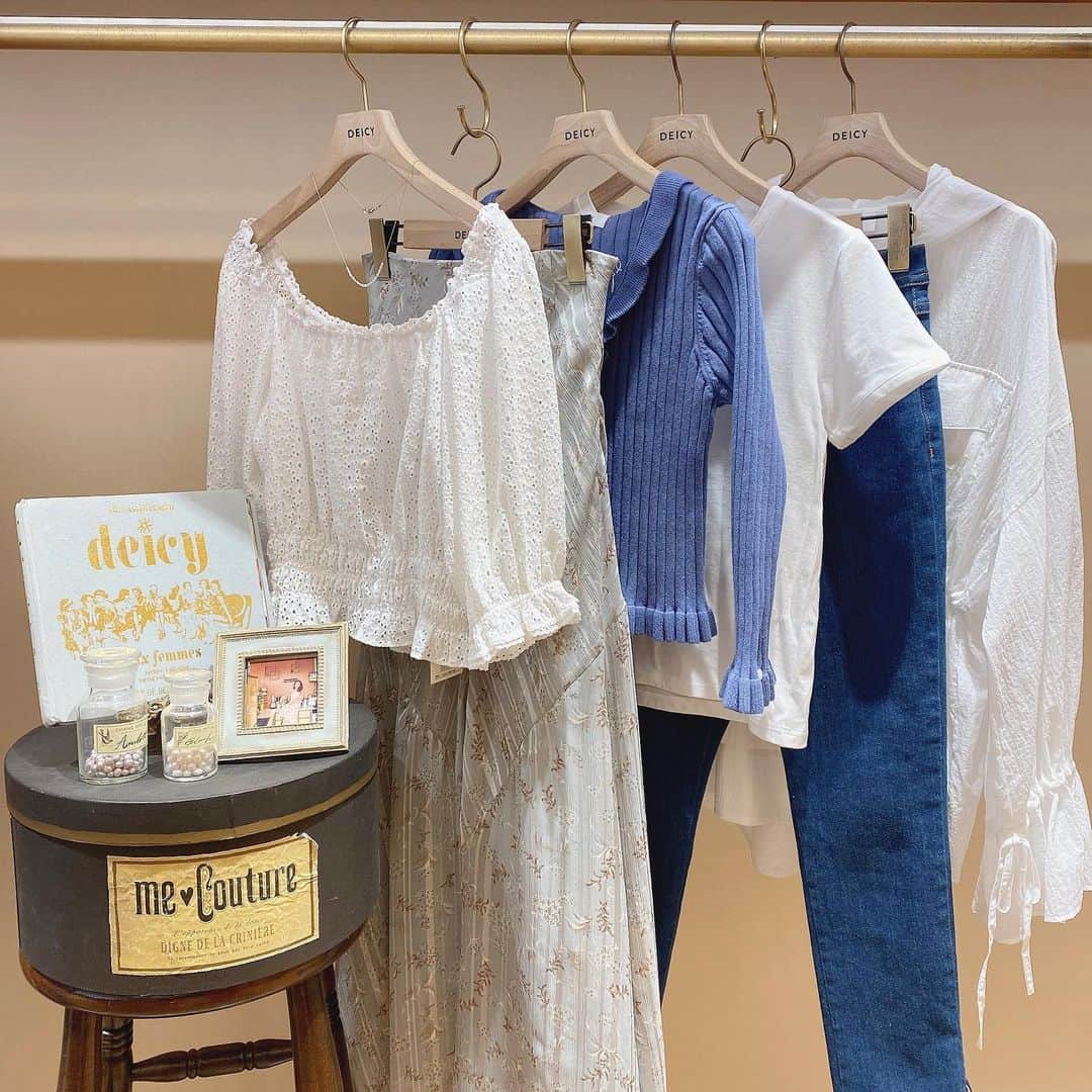 デイシーさんのインスタグラム写真 - (デイシーInstagram)「.  blue & white 🦋💭  DEICYでは本日よりsummer collectionアイテムが入荷しました♡ 爽やかなカラーから夏を先取りしてみませんか？💫  ⋱⋰ ⋱⋰ ⋱⋰ ⋱⋰ ⋱⋰ ⋱⋰ ⋱⋰ ⋱⋰ ⋱⋰ . 【DEICY新宿店営業時間変更のお知らせ】﻿  DEICY新宿店では、4/1より 下記の通り営業時間が変更となります。  平日・土曜 11:00〜20:30 日曜・祝日 11:00〜20:00  ■なお、お客様に安心して﻿ お買物をしていただけるよう、﻿ 新型コロナウィルス感染拡大防止策を﻿ 講じた上で営業いたします。﻿ ﻿ ご来店いただくお客様には﻿ ご不便をおかけすることもございますが、﻿ 何卒ご理解・ご協力を賜りますよう﻿ 心よりお願い申し上げます。﻿ ﻿ DEICY新宿店  ⋱⋰ ⋱⋰ ⋱⋰ ⋱⋰ ⋱⋰ ⋱⋰ ⋱⋰ ⋱⋰ ⋱⋰ . . #deicy #mecouture #deicyshinjuku #lumineshinjuku #2021ss #fashion #coordinate #ootd #white #offwhite #blue #デイシー #デイシー新宿 #ミークチュール #ルミネ新宿 #ホワイト #オフホワイト #ブルー @lumine_shinjuku @deicy_official」4月4日 21時19分 - deicy_official