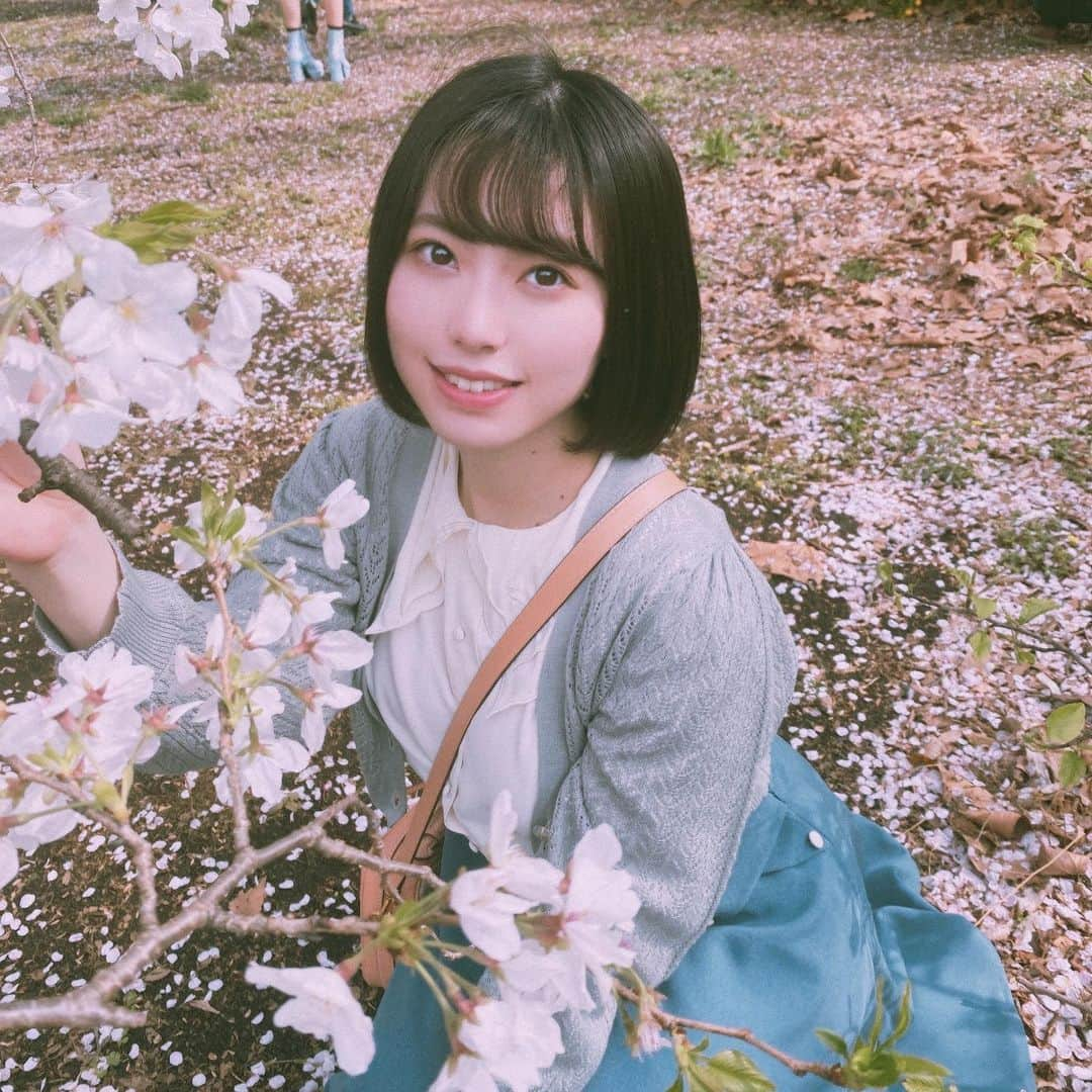 星名あゆみさんのインスタグラム写真 - (星名あゆみInstagram)「🎞🌸🌸﻿ ﻿ ﻿ ﻿ ﻿ ﻿ #さくら #新宿御苑 #フィルム写真  #followｍe #selfie #me #photography #photooftheday #fff  #ootd #데일리 #셀스타그램 #被写体 #写真 #ボブ #tiktok ﻿#as_archive #fff  #古着 #fint #japanesegirl」4月4日 21時27分 - hoshina_ayumi