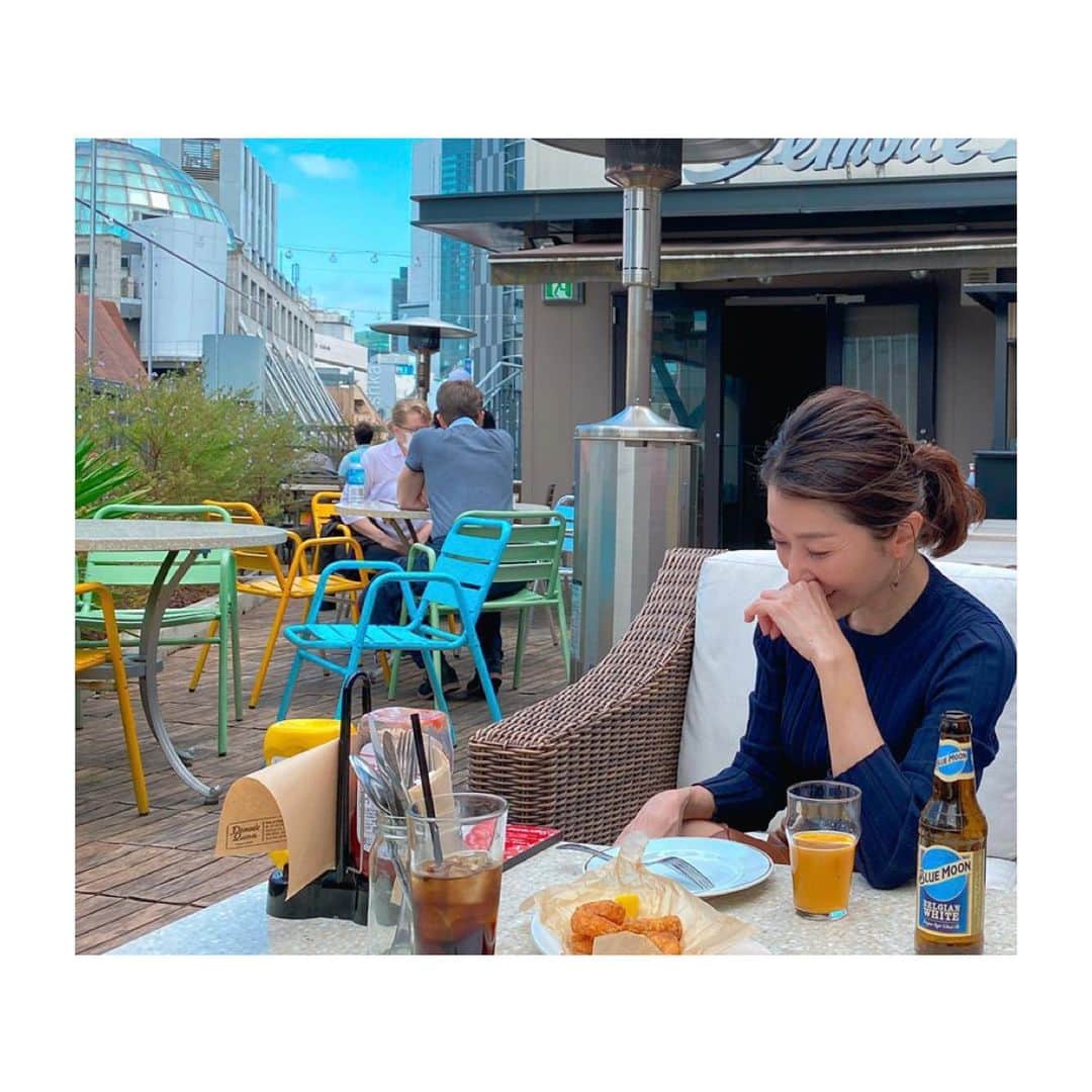坂田陽子さんのインスタグラム写真 - (坂田陽子Instagram)「たまたまランチで入ったルーフトップバーが貸切（状態🤣）で 青空の下で解放的に美味しくビール飲めた😆❤️ ・ #ルーフトップバー #ビール日和」4月4日 21時42分 - yokosakata