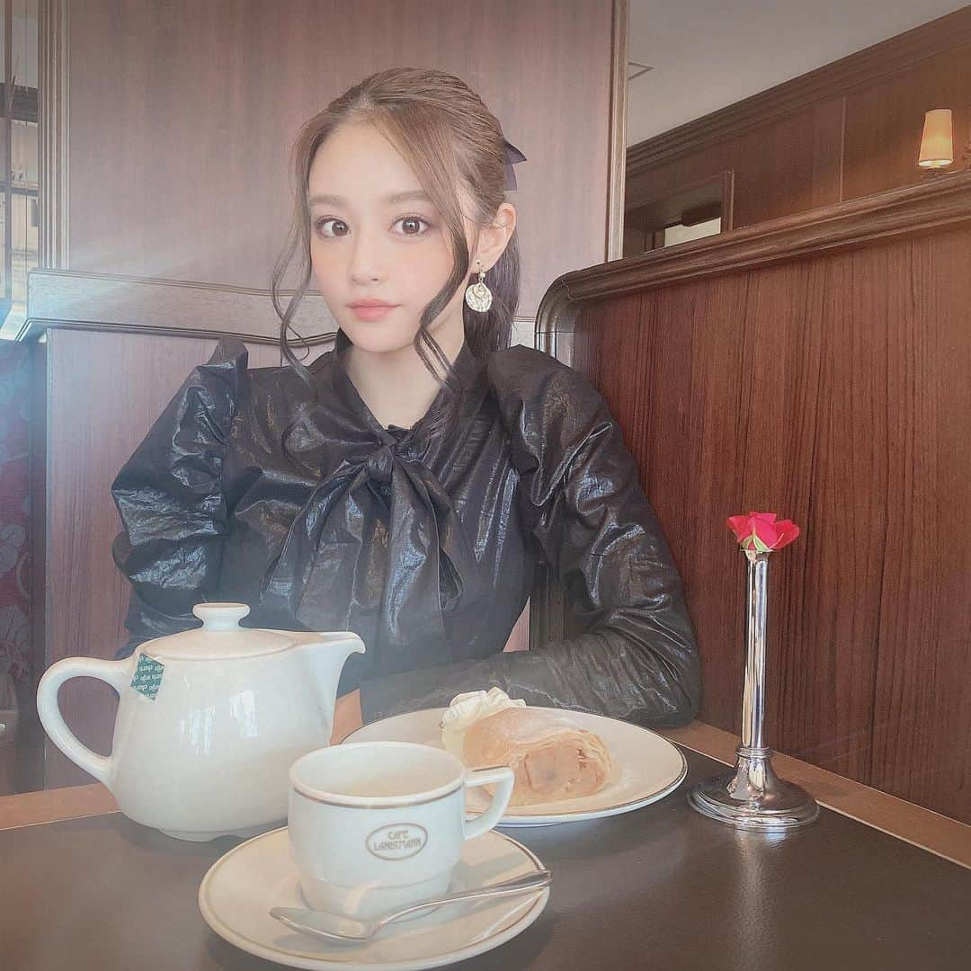 Raniさんのインスタグラム写真 - (RaniInstagram)「Lunch the other day ❤︎ #lunch #black #code #tokyo #omotesando #makeup #ポニーテール #gold #rose」4月4日 22時00分 - kou_aka_rani