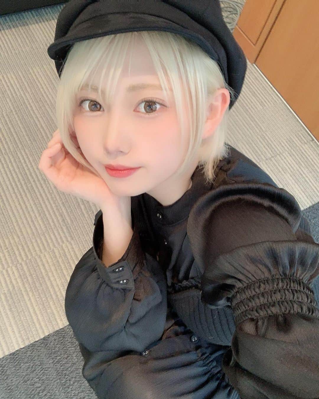 篠崎こころのインスタグラム：「今日のコーデ  オンラインサイン会で 今日からまたインスタ頑張るっていったので 復活！！！💪」