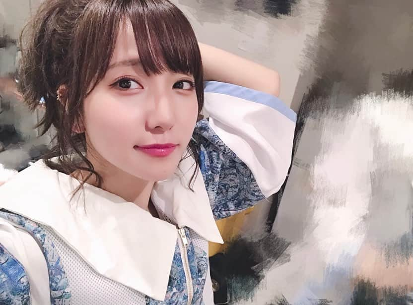 橘ひと美のインスタグラム：「懐かしい写真載せとく〜 化粧濃いししっかりアイドルの顔してたのねこの頃🐣」