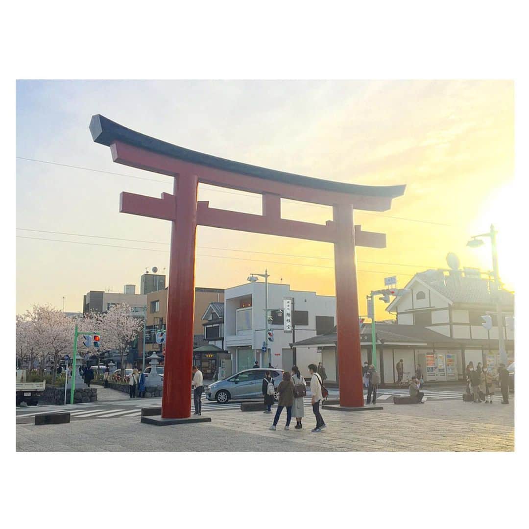 千眼美子のインスタグラム：「・ #🇯🇵 #⛩ #🌸 #日本 #神社 #japan」