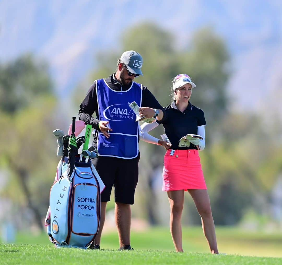 ソフィア・ポポフのインスタグラム：「Tough weekend for me battling some really severe stomach pain 💔 Glad I was able to finish today and looking forward to two weeks off to get healthy again 🙏 thank you @anainspiration for a fun week - enjoyed my first time here!」