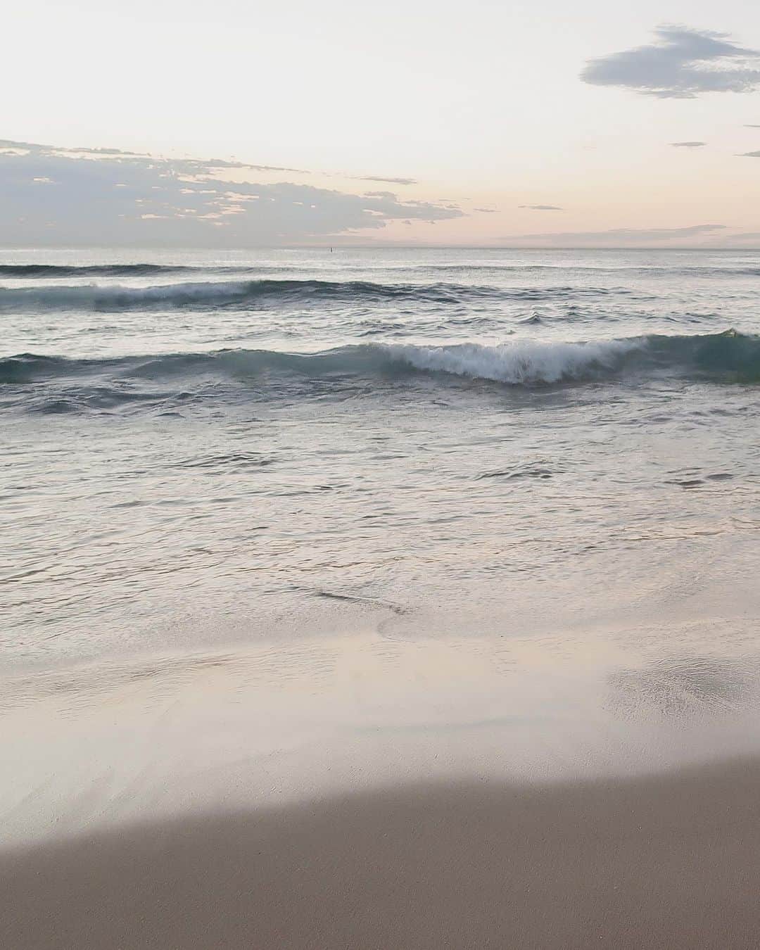 Anna Nyströmのインスタグラム：「Early mornings in Sydney ☁️ I miss this view.」