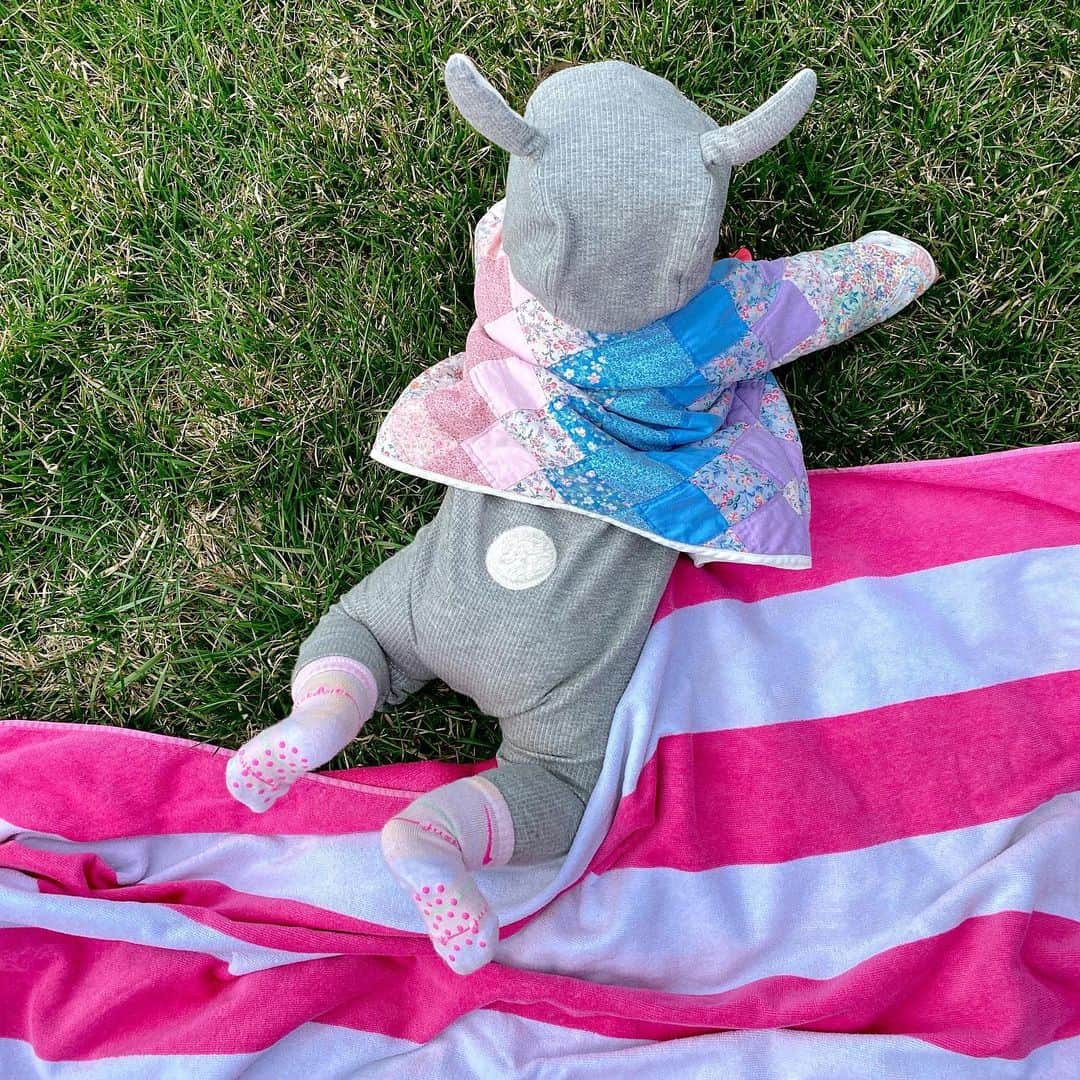 ジジ・ハディッドのインスタグラム：「our little bunny! first Easter!」