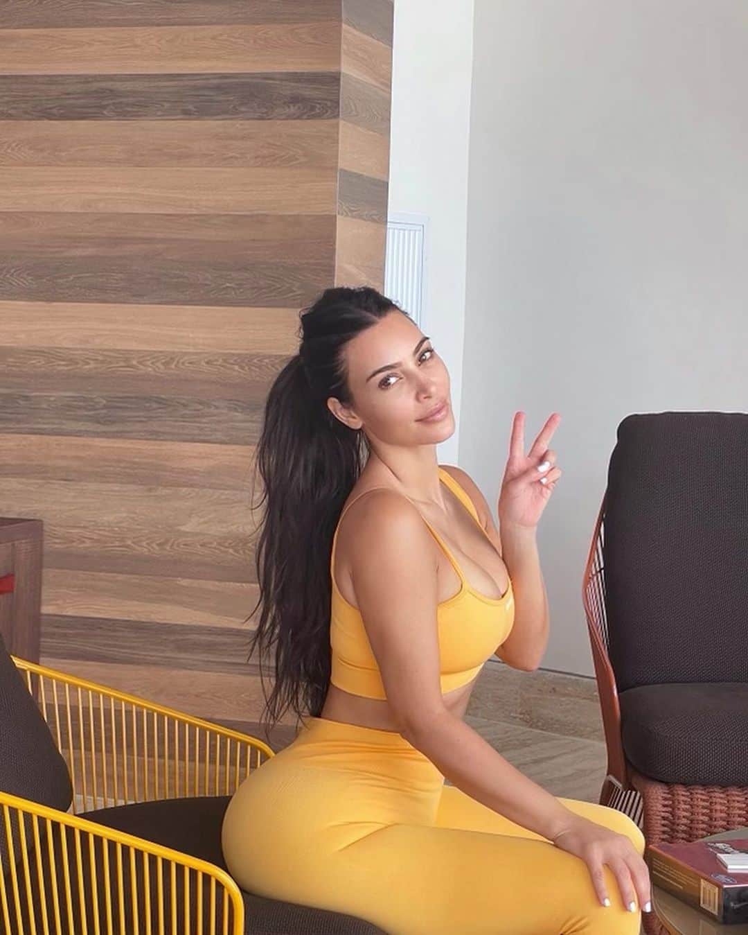 キム・カーダシアンさんのインスタグラム写真 - (キム・カーダシアンInstagram)「Happy Easter everyone 🐥」4月5日 7時32分 - kimkardashian