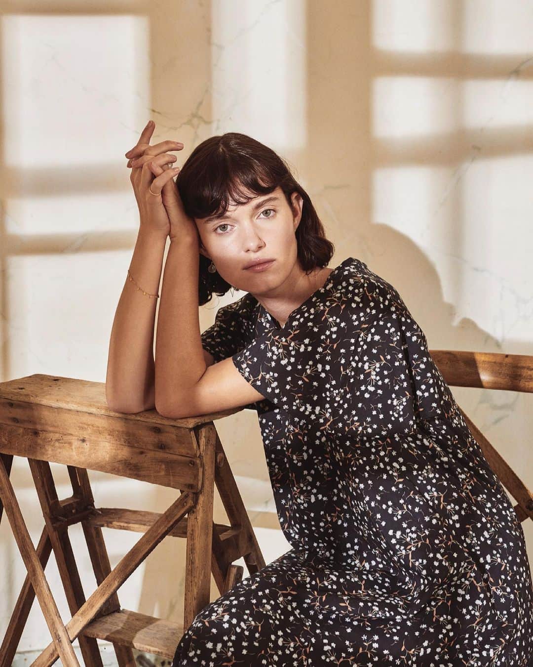 のインスタグラム：「. Dress l Summer Moonlight Dress 夏の月影のドレス   夏の月夜の明かりから連想して、名付けられた「夏の月影のドレス」は、今シーズンからフレアスリーブがついた新作も登場します。  ４月下旬にMARIHA Official Online Boutique で発売予定です。  #mariha #jewelry #fashion #resortdress #summerdress #マリハ #ジュエリー #花鳥風月 #夏の月影のドレス　#リゾートドレス」