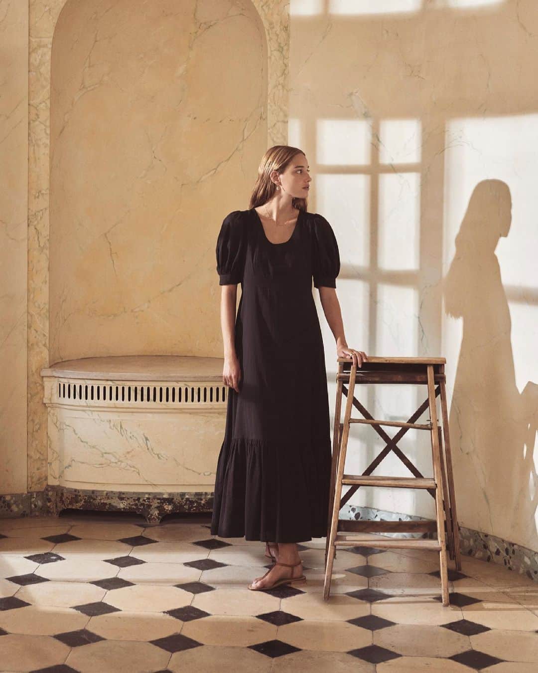のインスタグラム：「. Dress l Flower Waltz Dress 花のワルツのドレス   程よいボリュームのパフスリーブに深めのUネックのバランスがロマンティックな「花のワルツのドレス」。大人の色香も感じるドレスです。４月下旬にMARIHA Official Online Boutique で発売予定。  #mariha #jewelry #fashion #resortdress #summerdress #マリハ #ジュエリー #花鳥風月 　#花のワルツのドレス　#リゾートドレス」