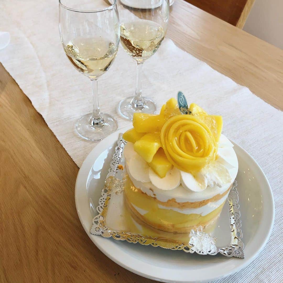 今井美桜さんのインスタグラム写真 - (今井美桜Instagram)「＊ さくらとマネージャーさんとホームパーティーしたよ🤤🎂 bloomeでその様子が上がるのでお楽しみに♡ タカノのケーキが1番好き！」4月5日 18時13分 - mio_ima49