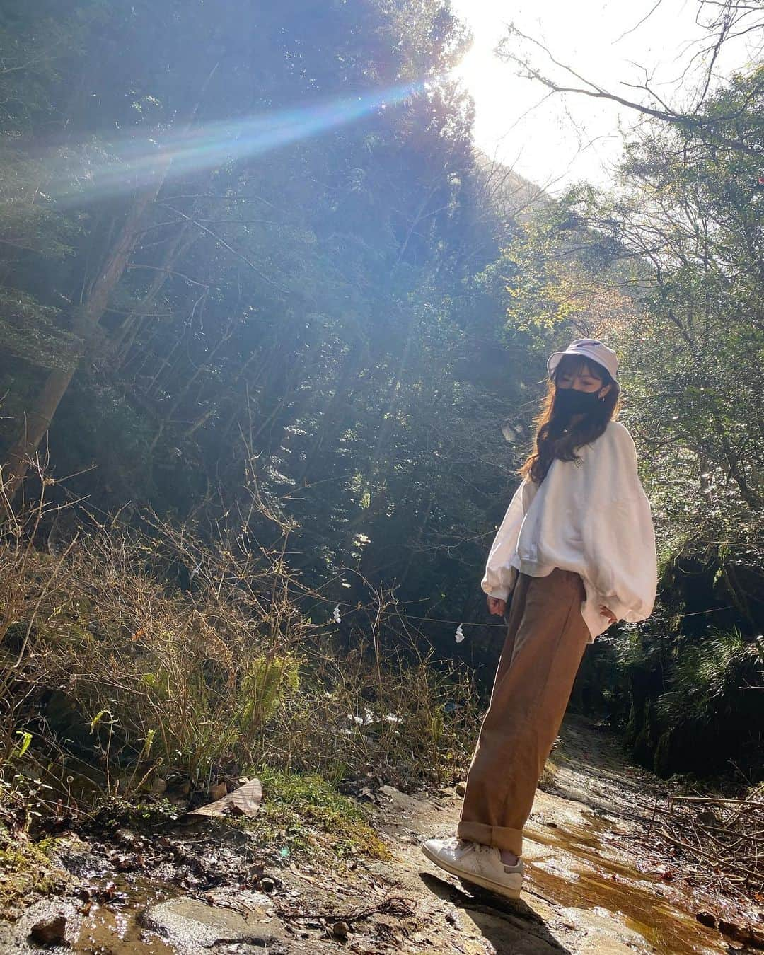 八千恵(やっちん)さんのインスタグラム写真 - (八千恵(やっちん)Instagram)「⛰🗻♡ . . このまえ奈良の龍鎮神社にお参りしてきた⛩ . . #神社 #神社巡り #神社参拝 #龍鎮神社 #山 #奈良県 #山コーデ #山登り #rvca#rvcajapan #gyda #gydaコーデ」4月5日 18時28分 - ya____ch