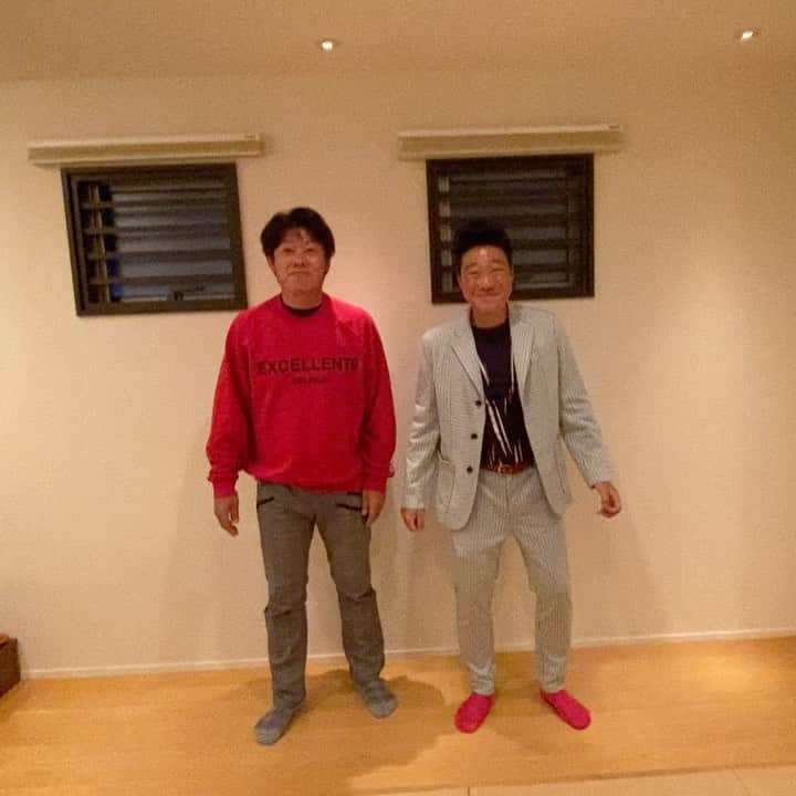 みやぞんのインスタグラム：「有吉さん結婚おめでとうございます😆  いつも有吉ゼミありがとうございます😊  感謝致します❗️  #有吉さん結婚おめでとうございます #レッドさんいつもありがとうございます😊 #坂上さん感謝致します❗️ #毎度恒例 #いつも心は祝い」