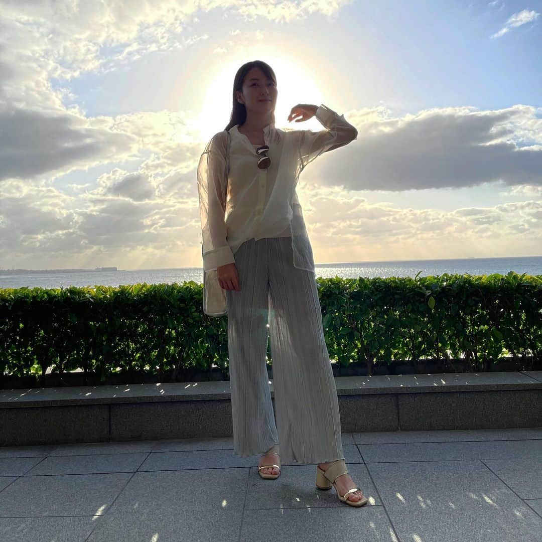 岩間恵さんのインスタグラム写真 - (岩間恵Instagram)「サンダル以外全身GUコーデ👖  バッグも @gu_for_all_  サンダルは @letalon_jp  サングラスは @burberry 🕶」4月5日 18時57分 - iwamame