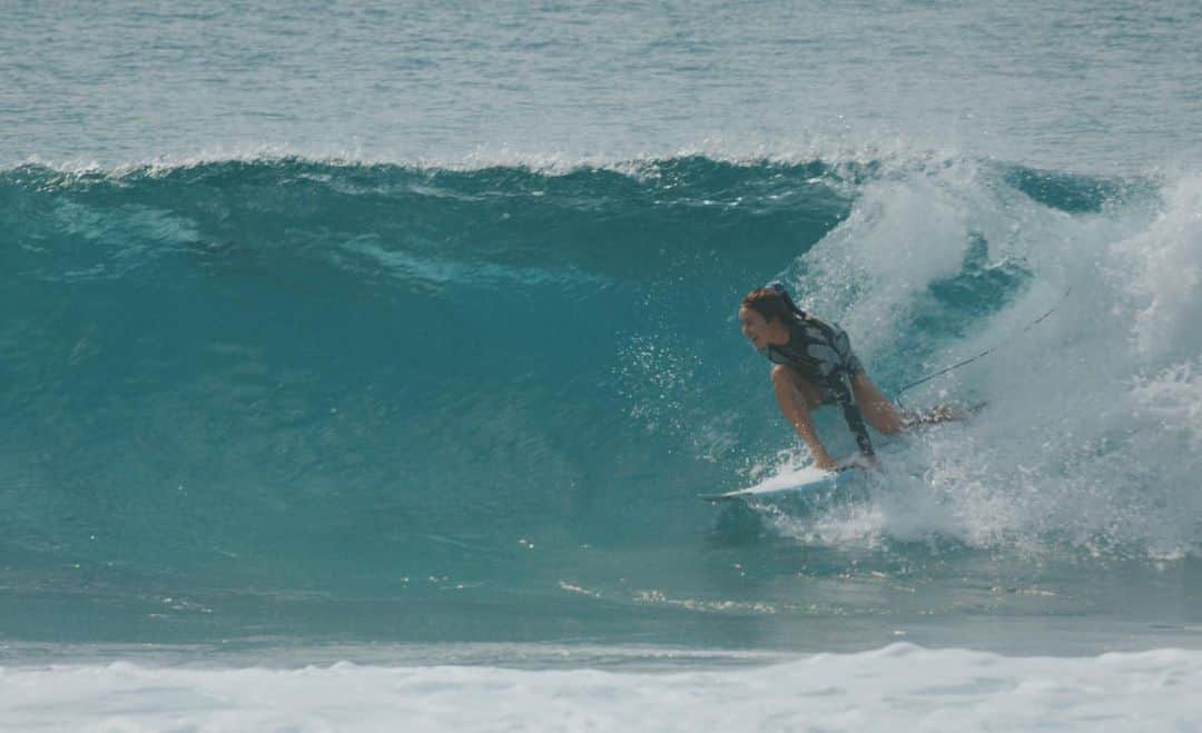 松田詩野さんのインスタグラム写真 - (松田詩野Instagram)「Amami  pt1🛸✨  📹@jet_akira  @billabongwomensjp @hlna.jp @fcs_japan @whitebuffalo_official #yusurfboards #aerotech #maruhanichiro #waves #surfing #surf #奄美大島」4月5日 19時20分 - shinomatsuda