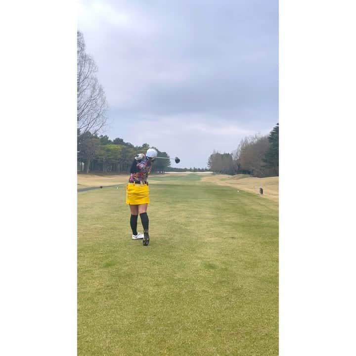 幡野夏生のインスタグラム：「ツイツイツイツイツイ かあかあかあかあ #春 * 私はプロテスト2次からです！ 希望はロイヤルでエントリー😉💜 いよいよや〜 #テストファイナルまで78日 * #ジーオーピー #Nexsol @nexsol2013 #PGM @pgm.official #環境ステーション @kankyo_station #成山商店 #TRONGOLF @trongolf #Loudmouth @loudmouth_japan_official #ミズノ @mizunogolf_japan #アイインテグレーション * #ゴルフ #ゴルフ女子 #ゴルフスイング #プロゴルファー #YouTuber #プロゴルTuber #幡野夏生の目指せ賞金女王 #golf #golfswing #jlpga #lpga」