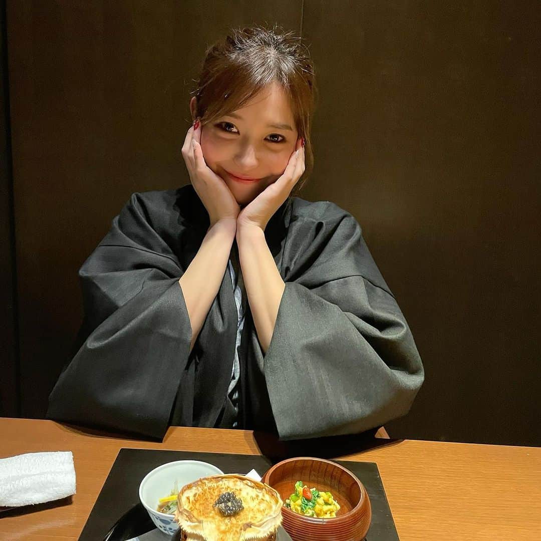 のインスタグラム：「最近写真を撮っていないので ちょっと前の📸♨️💓 温泉の夜ご飯も朝ごはんも大好き😘  いよいよ明後日から舞台"未来の君へ" の公演がスタートします！ 久しぶりの舞台にわくわくしてます☺️ ［公演日程］ 4月7日 19時〜 4月8日 19時〜 4月9日 14時〜 / 19時〜 4月10日 14時〜 / 19時〜 4月11日  12時〜 / 16時〜  予約↓ https://www.quartet-online.net/ticket/mirai?m=0rcdffj  そして4月13日は @burlesque.tokyo  COCO 3rd anniversary です🌸 ［show time］ 1部 18時30分〜 2部 20時30分〜 3部 22時30分〜  予約↓ https://burlesque-tokyo.com/reservation/  皆に会えるの楽しみにしてます🧚🏼‍♀️」