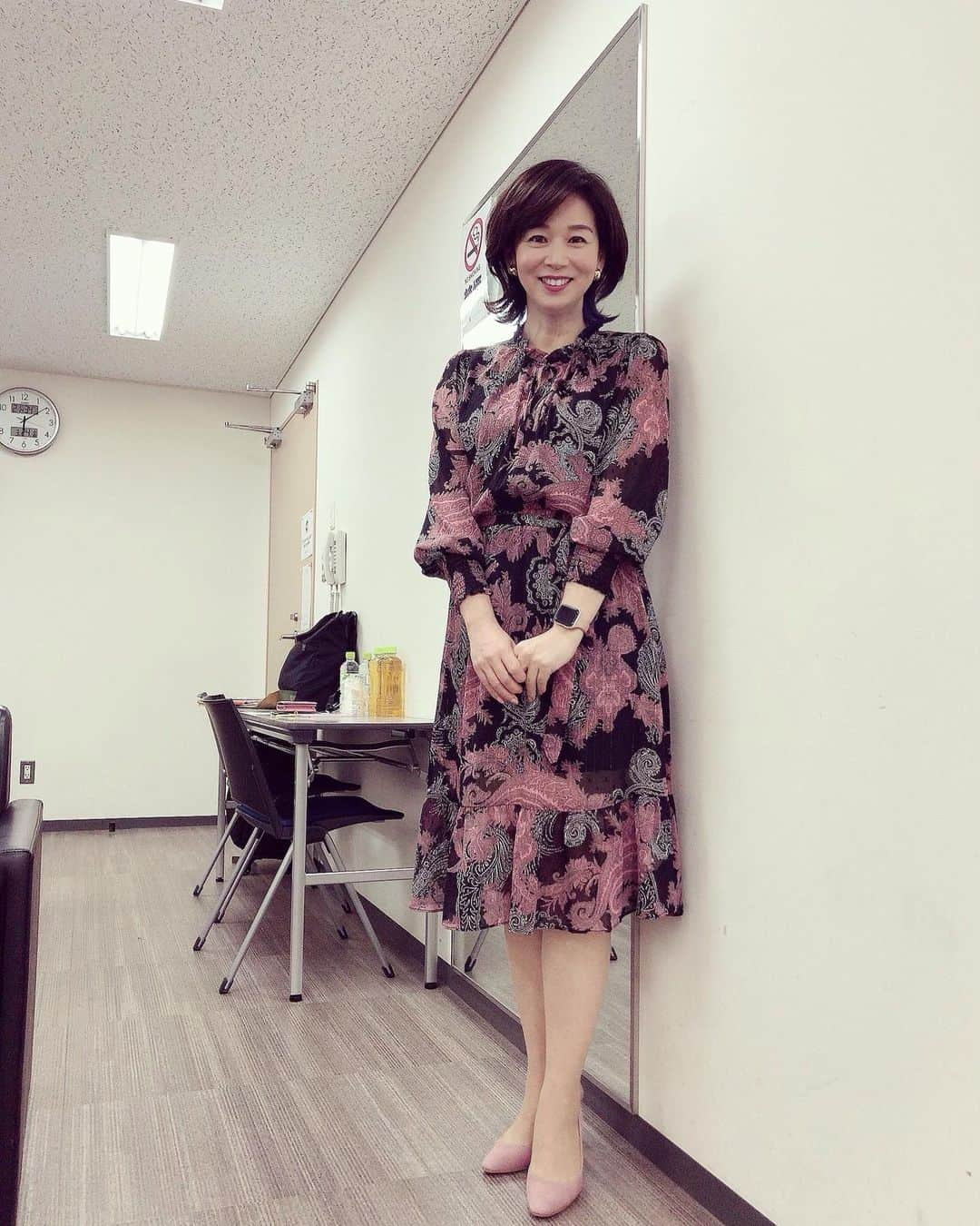 伊藤聡子さんのインスタグラム写真 - (伊藤聡子Instagram)「BSテレ東「都会を出て暮らそうよ　BEYOND TOKYO」が始まりました😆 中村雅俊さんと楽しく地域の魅力をお伝えします。 毎週水曜日夜10時から、是非ご覧下さい！ 1回目は長野県伊那市でした🤗 衣装は黒とピンクの花柄ワンピースでした〜😊 #都会を出て暮らそうよ#中村雅俊さん #伊藤聡子」4月5日 13時17分 - satokoito73