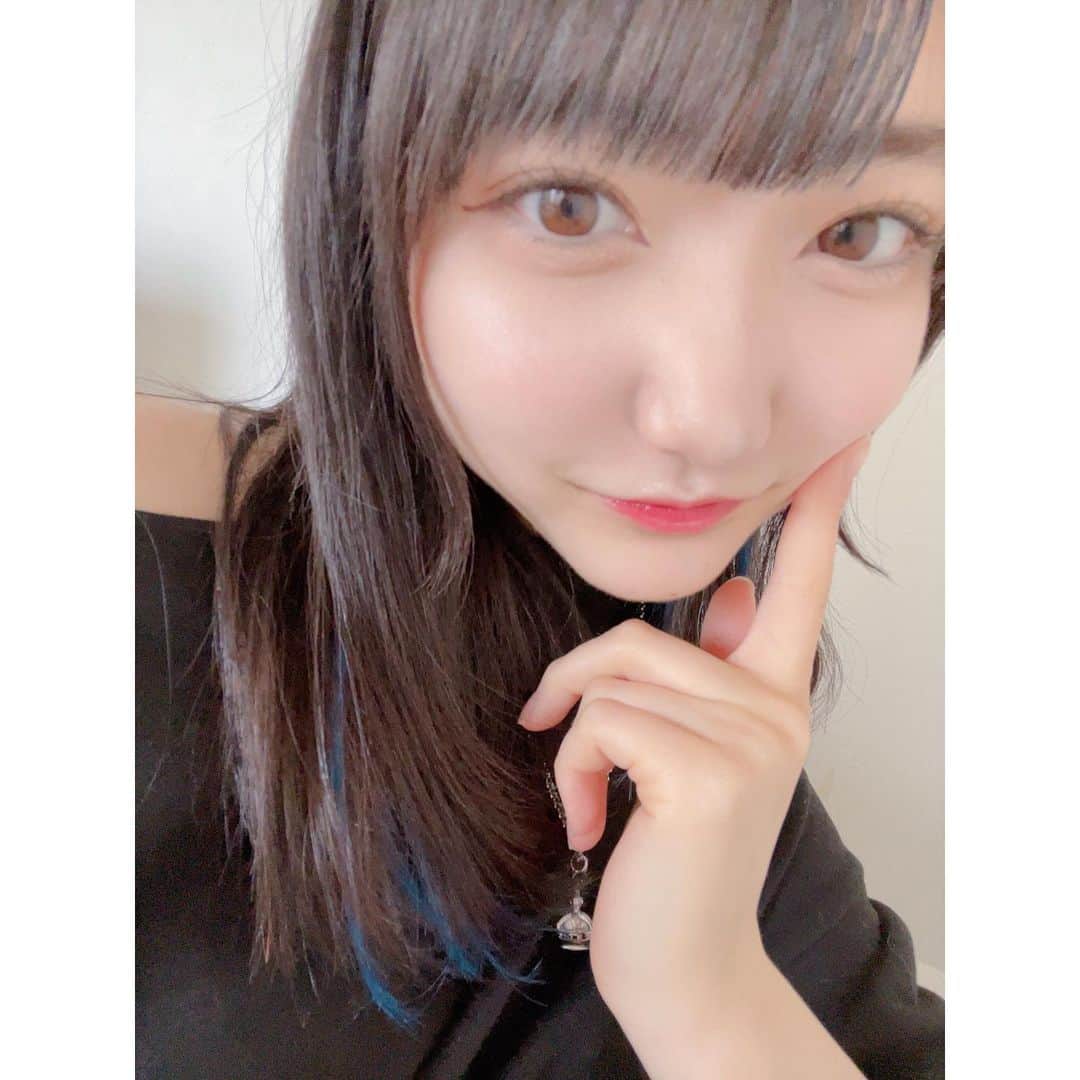 加藤咲希のインスタグラム：「ほっぺさわる❔ . #加藤咲希 #かとぅ #かとっこ🐱🌸 #自撮り #自撮り女子 #自撮り界隈 #自撮り界隈の人と繋がりたい #自撮り界隈と繋がりたい #自撮り界隈さんと繋がりたい #エクステ #派手髪 #派手髪女子 #黒髪 #青髪 #高校生 #女子高生 #jk #jk1 #fjk #jk2 #sjk #04 #04line #05」