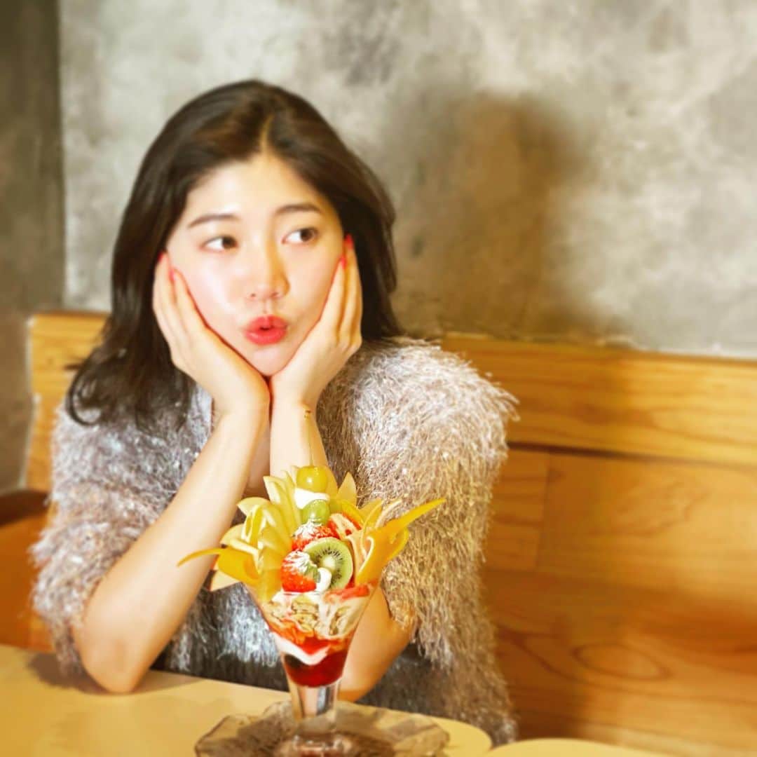 のインスタグラム：「パフェはパーフェクトなおやつです🍓🥝🍊 #kagoshima #fruitparfait #鹿児島カフェ」