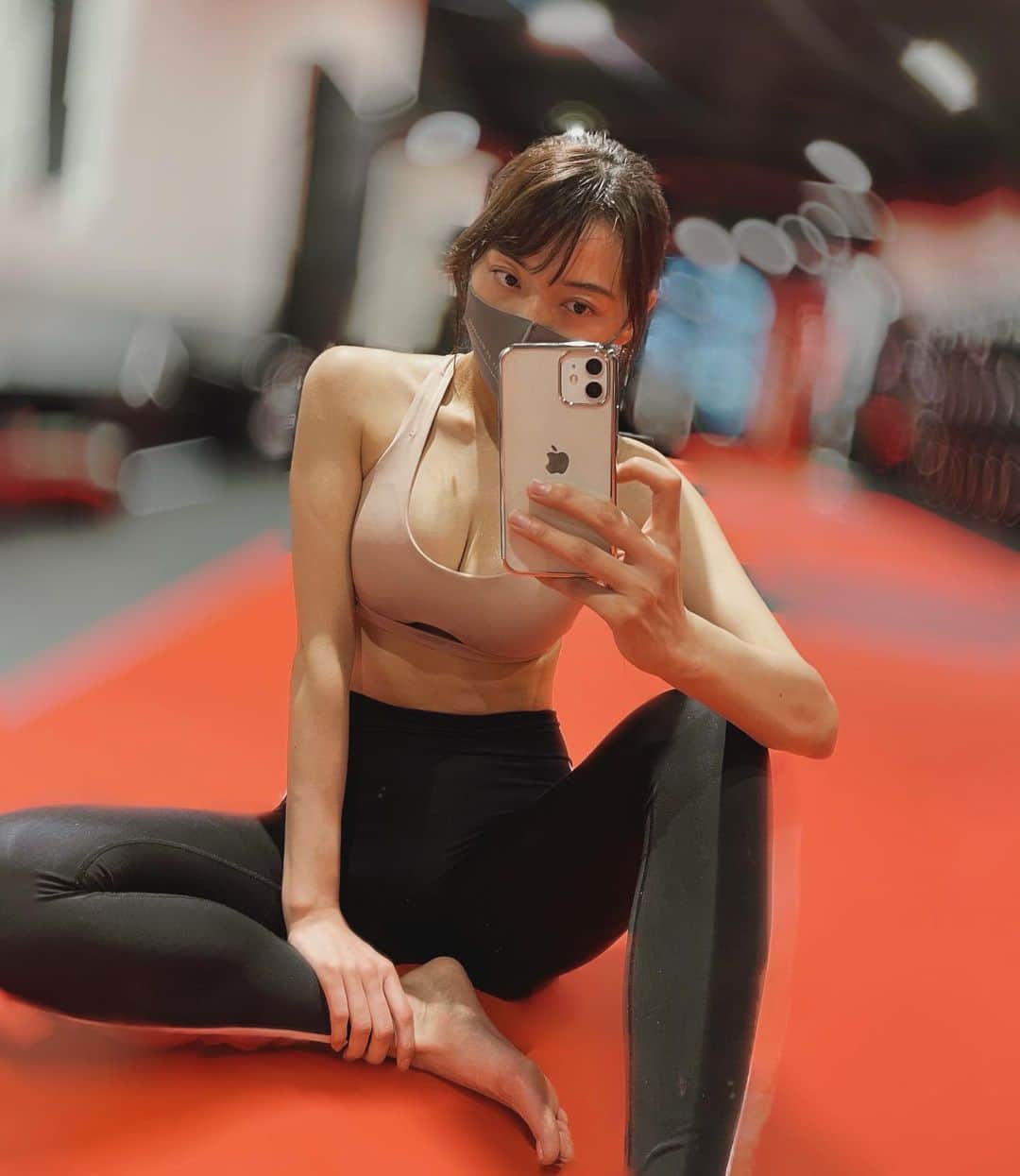 伊藤しほ乃のインスタグラム：「みんな今週もよろしくねーっ  私もインストラクターもライバーも、一生懸命頑張りますっ🏋️‍♀️🧸  #雨☂️ #桜散る🌸　 #instructor  #pocochaライバー　#s帯ライバー ←日々ギリギリ!応援してね🧸」