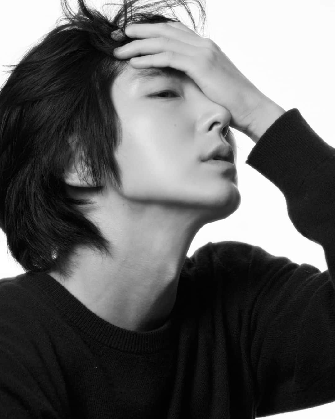 イ・ジュンギさんのインスタグラム写真 - (イ・ジュンギInstagram)「Korean Actor's 200 📸 Your actor Lee Joon-gi 🙋‍♂️😘 김중만 선생님 감사합니다 😆」4月5日 20時13分 - actor_jg