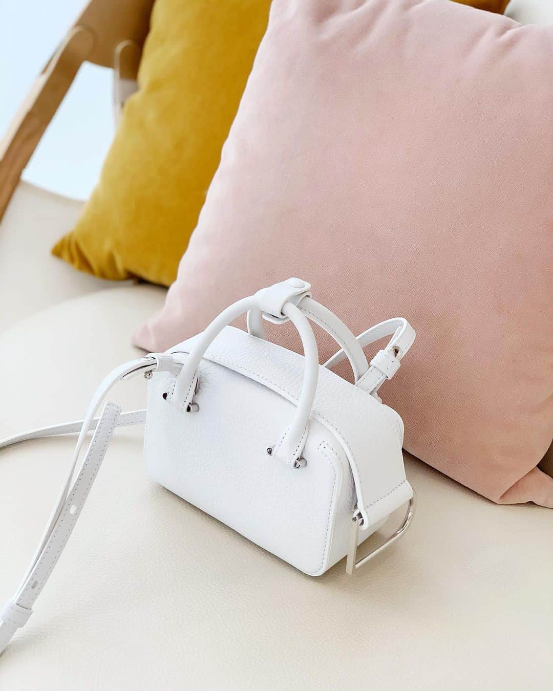 ハンナミのインスタグラム：「🕊☁️🌞  Cool box nano」