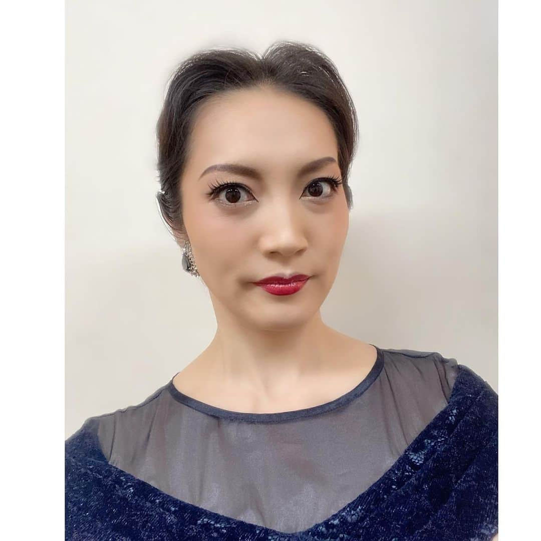 純矢ちとせさんのインスタグラム写真 - (純矢ちとせInstagram)「本日、無事に初日を迎える事ができました。 本当にありがとうございます。  明日からはフルコスチュームバージョンのゾフィーです。 精一杯努めたいと思います。  4/7(水)17:00〜 ＆4/10(土) 12:00〜 ライブ配信もございます。 是非ご覧くださいませ。  どうぞ宜しくお願い致します。. . . .#エリザベート #ガラコンサート #ゾフィー #純矢ちとせ」4月5日 20時43分 - junya_chitose_official