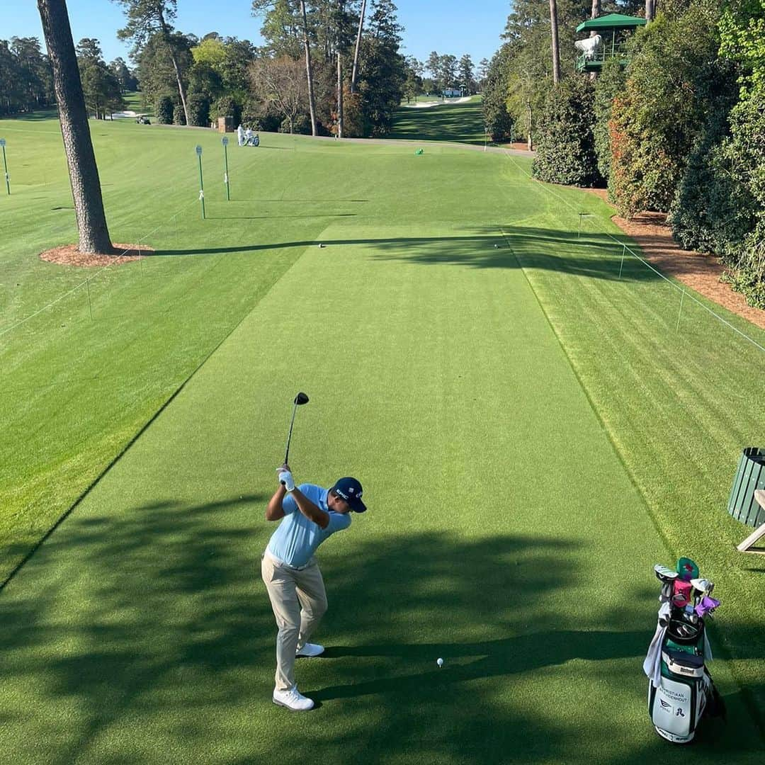 クリスティアン・ベゾイデンハウトさんのインスタグラム写真 - (クリスティアン・ベゾイデンハウトInstagram)「So good to be back @themasters . Looking forward to a great week!」4月5日 21時07分 - cbezgolf