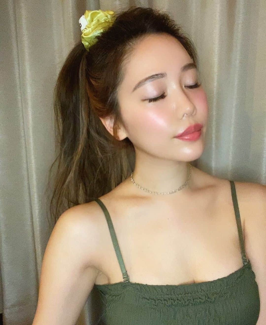 のインスタグラム：「#espressoh のチークにどハマり中。 すっぴん肌にのせるのが1番ヨレずに綺麗なほっぺになれる✨  そして @aries__shinsaibashi さんでマツエクとネイルのお直しもしてきたよ🐣 ネイルは今回おぴんく気分でした🌸 いつも丁寧に仕上げてくださり ありがとうございます♡💐」