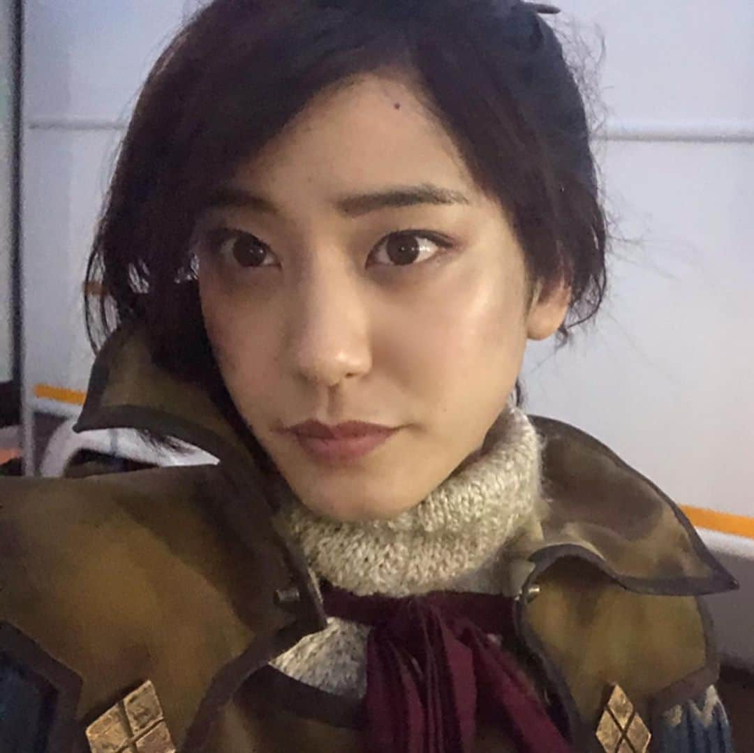 山崎紘菜さんのインスタグラム写真 - (山崎紘菜Instagram)「🦖 Will never forget this fantastic journey of @monsterhuntermovie. It was all dreamlike...I’ve learned a lot, and experienced so much on this adventure. If someone wanna join us, please go to theaters in Japan...❤️🇯🇵 #monsterhuntermovie #Handler #映画モンスターハンター #絶賛公開中 #受付嬢」4月5日 22時12分 - hirona_yamazaki