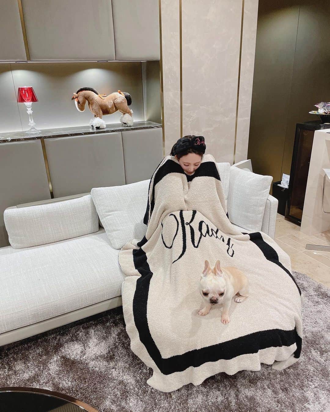 rady　カシミアタッチ　ブランケット　毛布 Rady レディ カシミアタッチ ブランケット 新品 - メルカリ